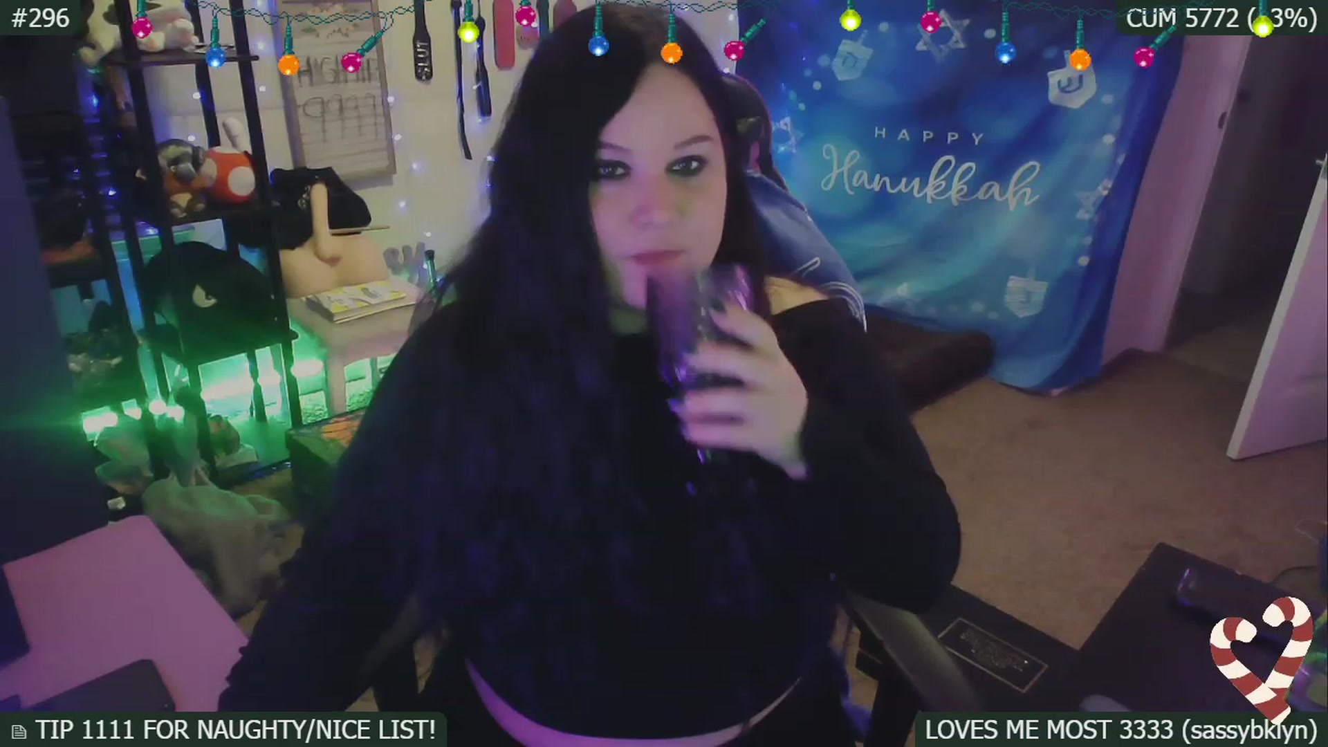 Gallery image thumbnail from HanukkahHoe's myfreecams stream on, 12/21/2022, 07:08 image 13 of 20
