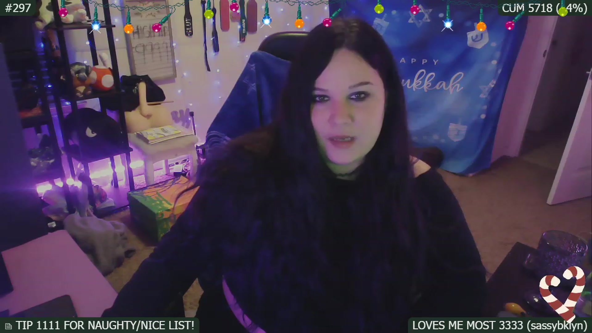 Gallery image thumbnail from HanukkahHoe's myfreecams stream on, 12/21/2022, 07:08 image 18 of 20