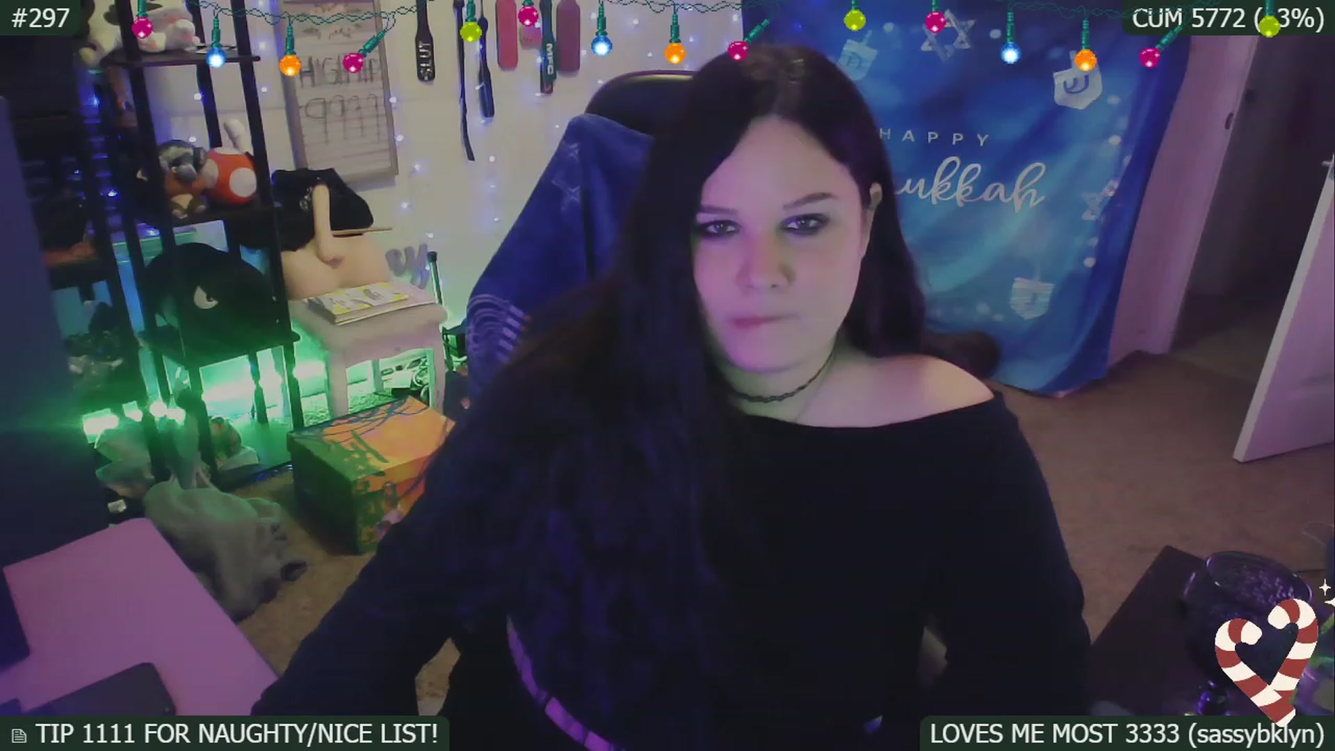 Gallery image thumbnail from HanukkahHoe's myfreecams stream on, 12/21/2022, 07:08 image 14 of 20