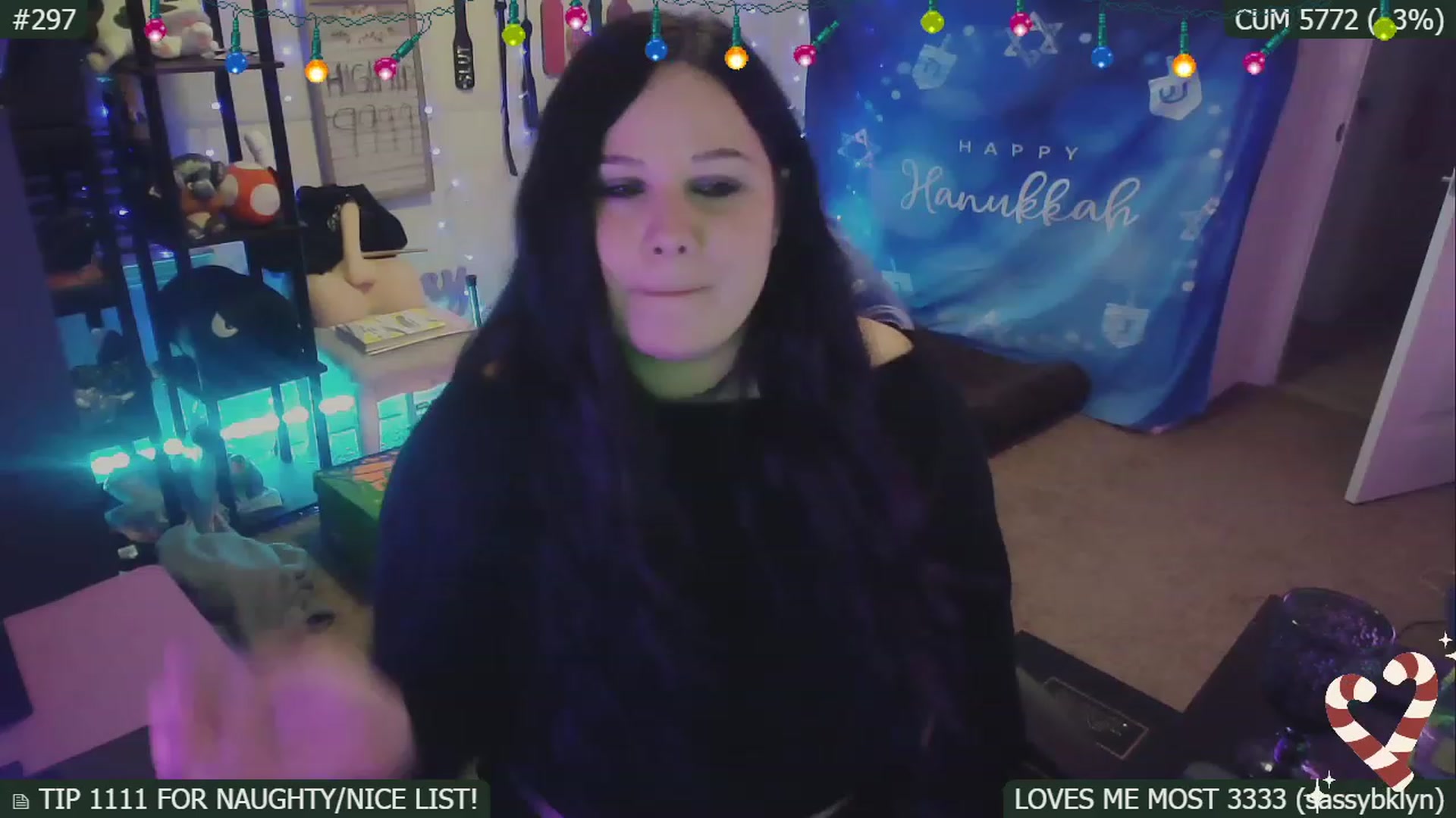 Gallery image thumbnail from HanukkahHoe's myfreecams stream on, 12/21/2022, 07:08 image 15 of 20