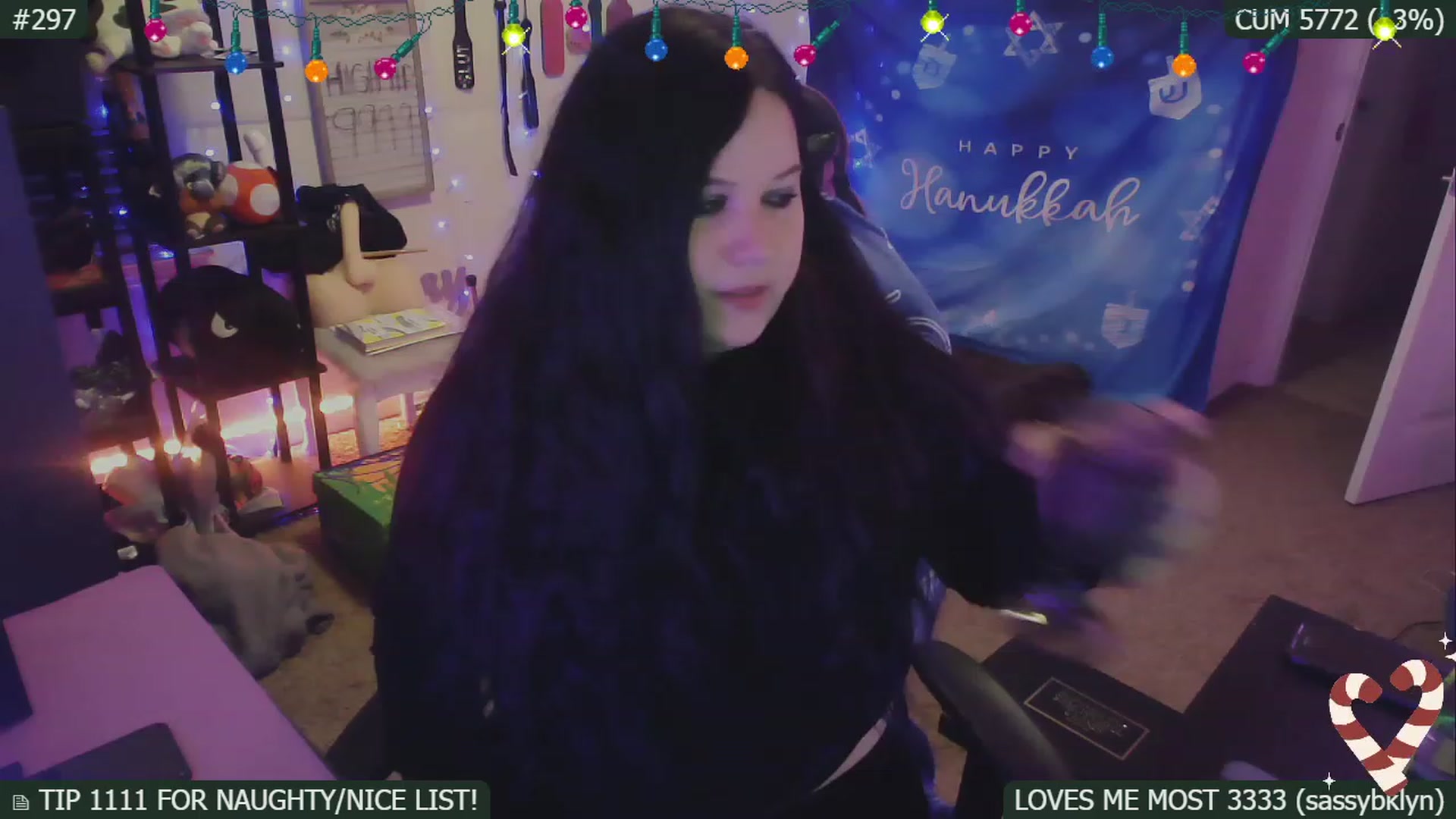 Gallery image thumbnail from HanukkahHoe's myfreecams stream on, 12/21/2022, 07:08 image 17 of 20