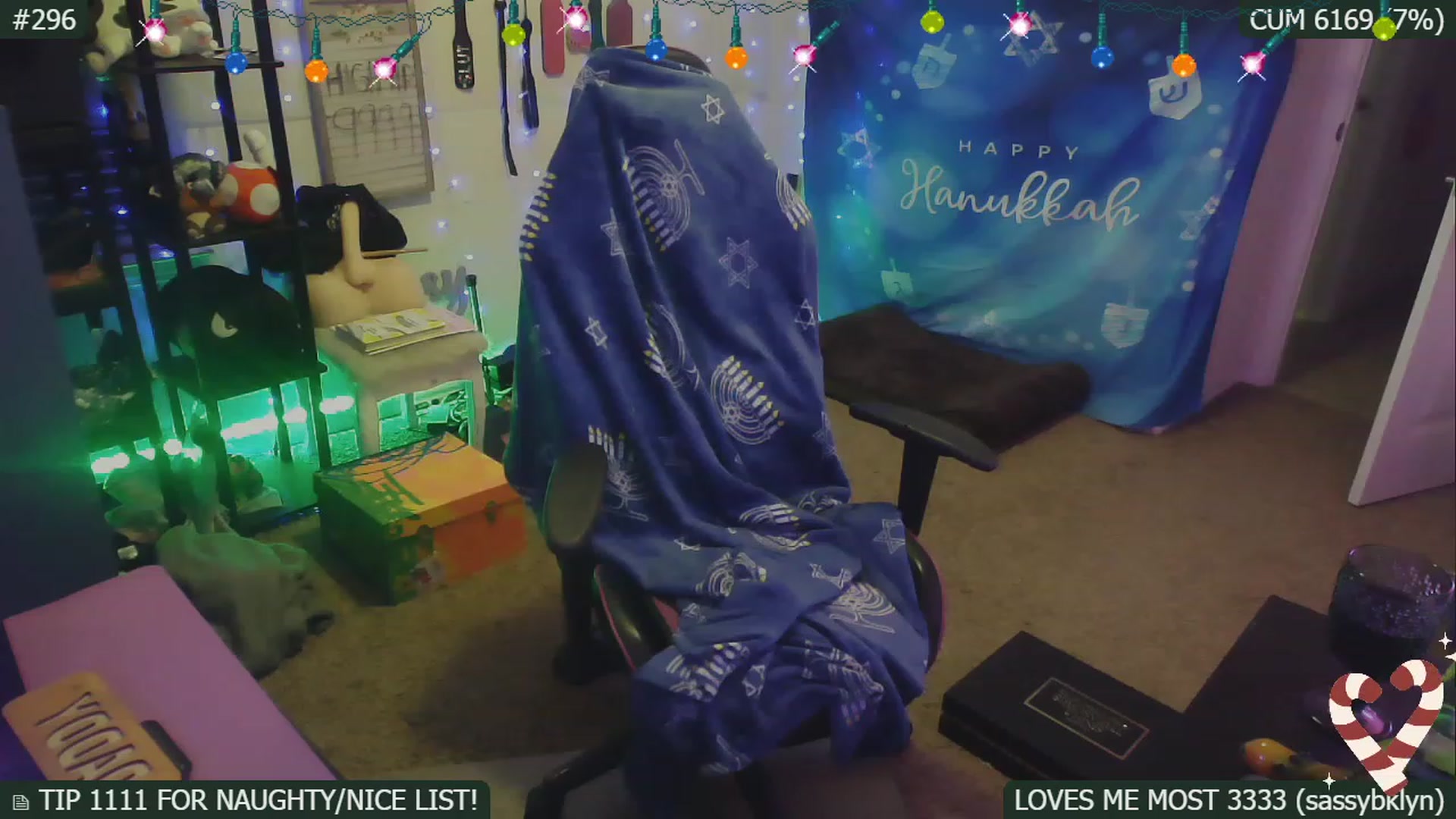 Gallery image thumbnail from HanukkahHoe's myfreecams stream on, 12/21/2022, 07:08 image 7 of 20