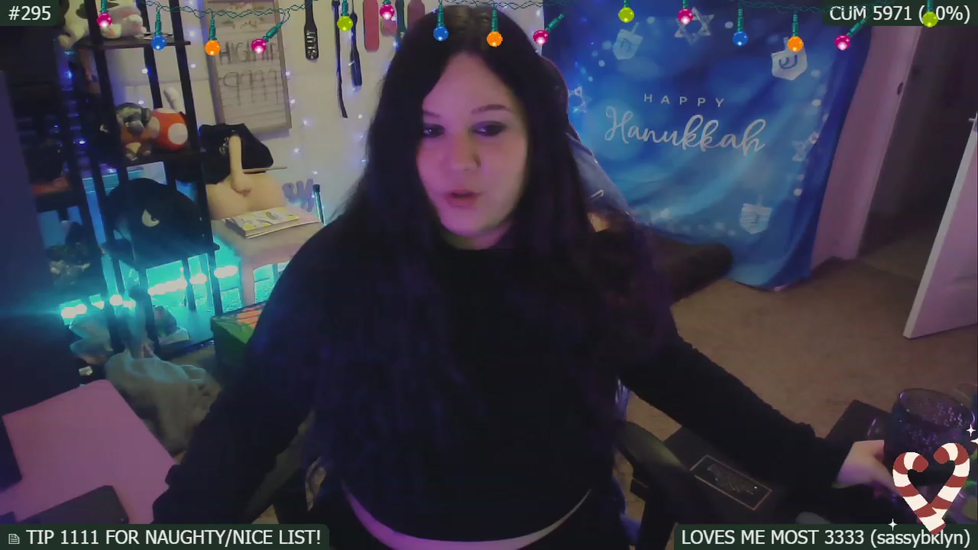 Gallery image thumbnail from HanukkahHoe's myfreecams stream on, 12/21/2022, 07:08 image 12 of 20