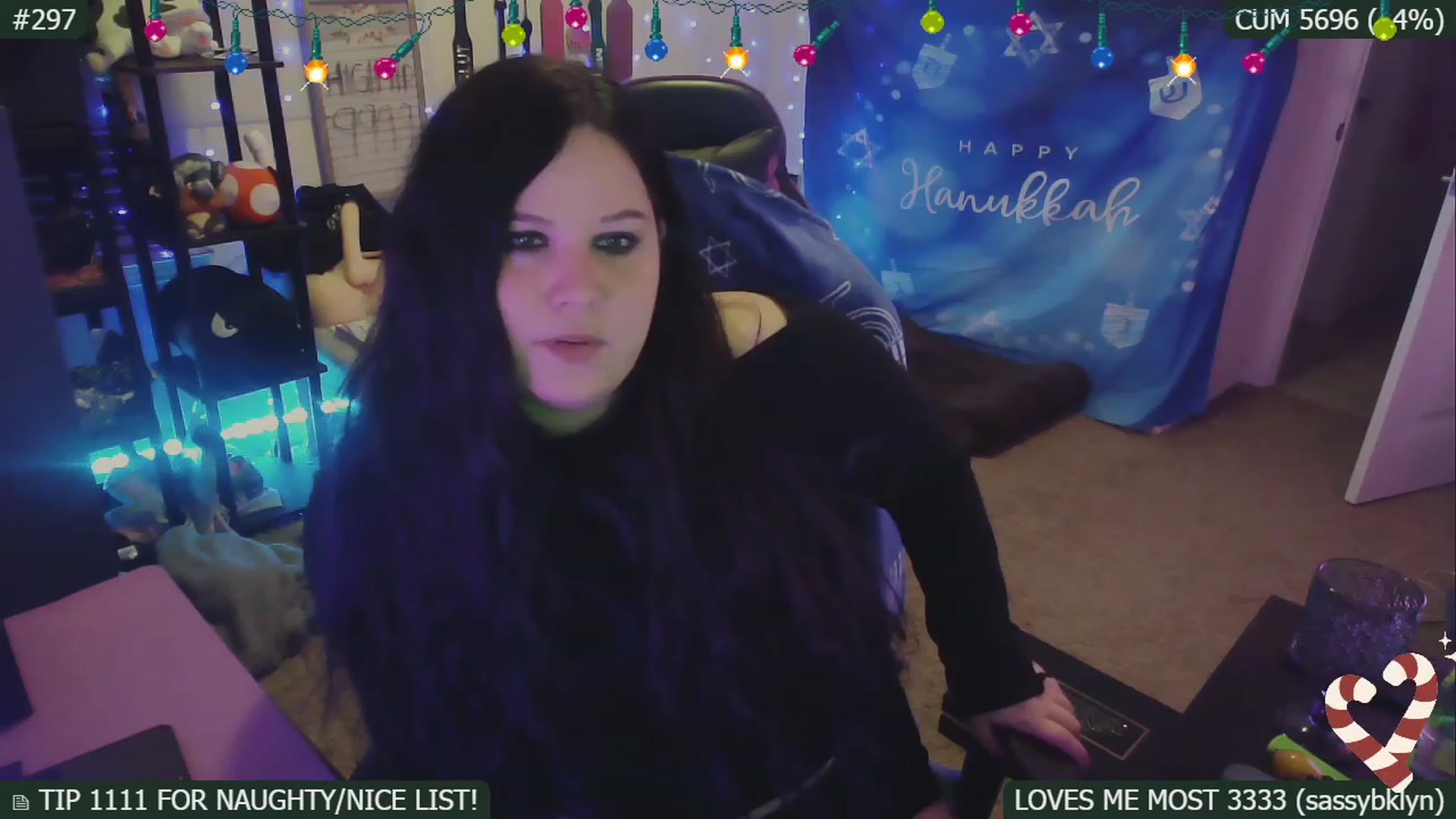 Gallery image thumbnail from HanukkahHoe's myfreecams stream on, 12/21/2022, 07:08 image 19 of 20