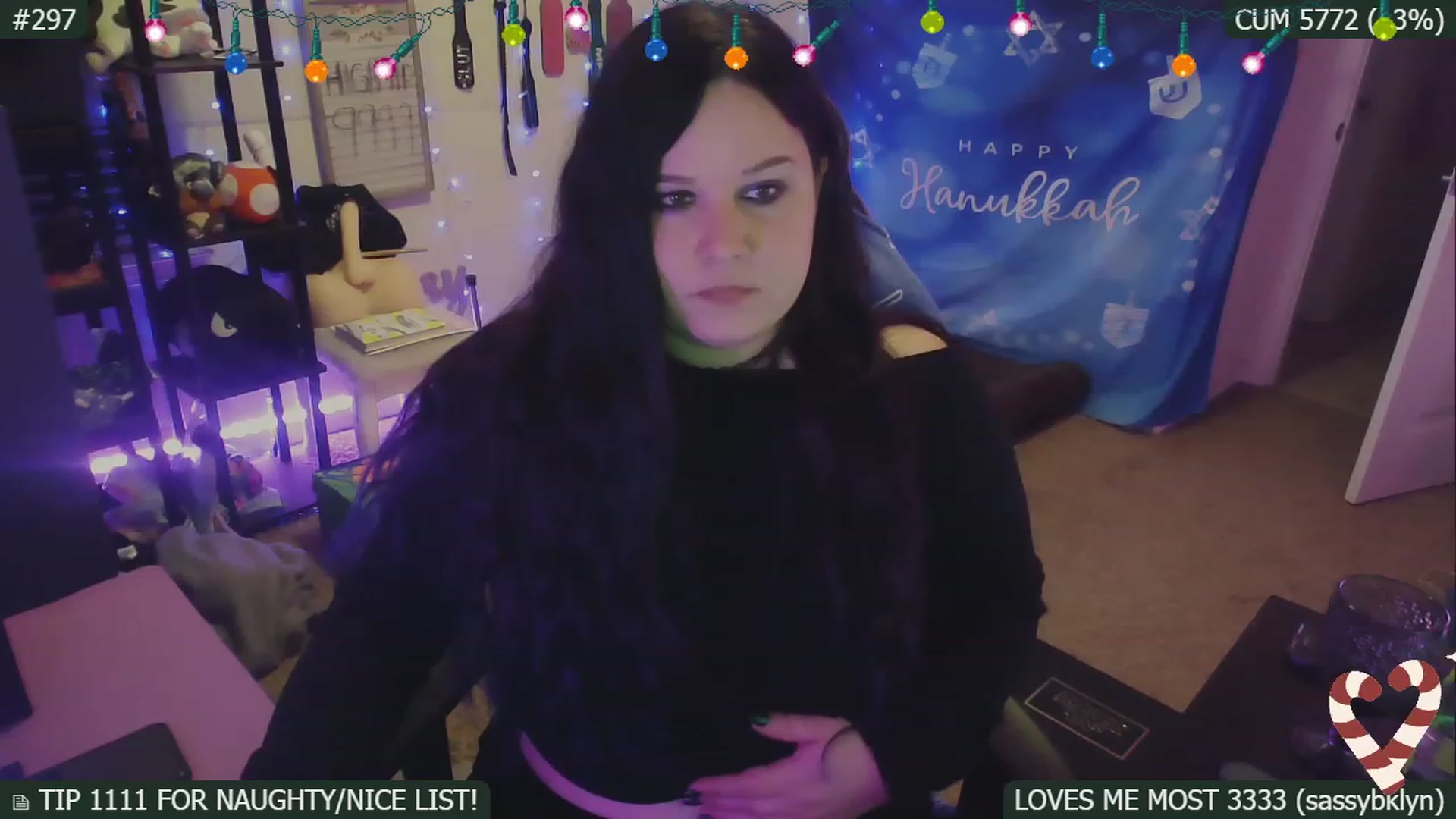 Gallery image thumbnail from HanukkahHoe's myfreecams stream on, 12/21/2022, 07:08 image 16 of 20