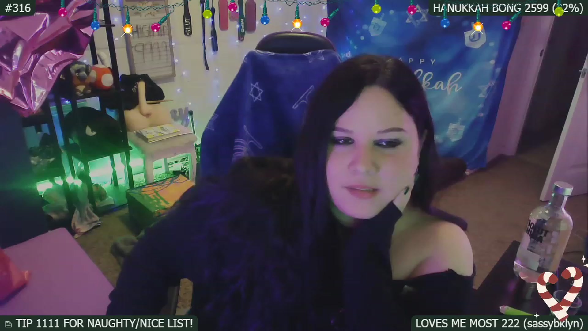 Gallery image thumbnail from HanukkahHoe's myfreecams stream on, 12/23/2022, 07:12 image 8 of 20