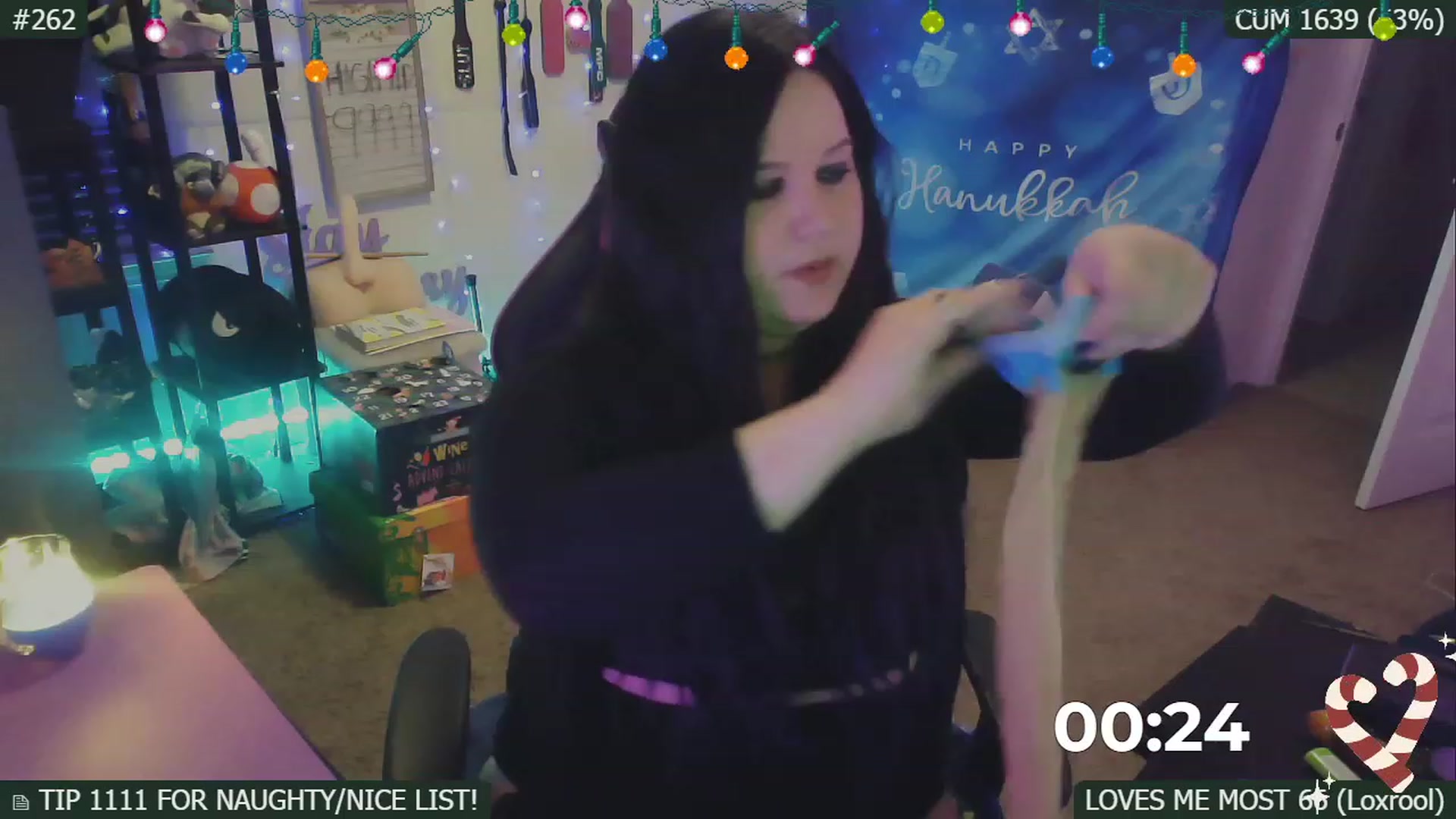 Gallery image thumbnail from HanukkahHoe's myfreecams stream on, 12/24/2022, 04:43 image 3 of 20