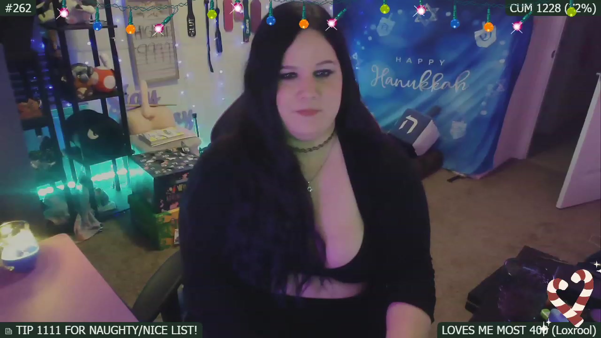 Gallery image thumbnail from HanukkahHoe's myfreecams stream on, 12/24/2022, 04:43 image 17 of 20