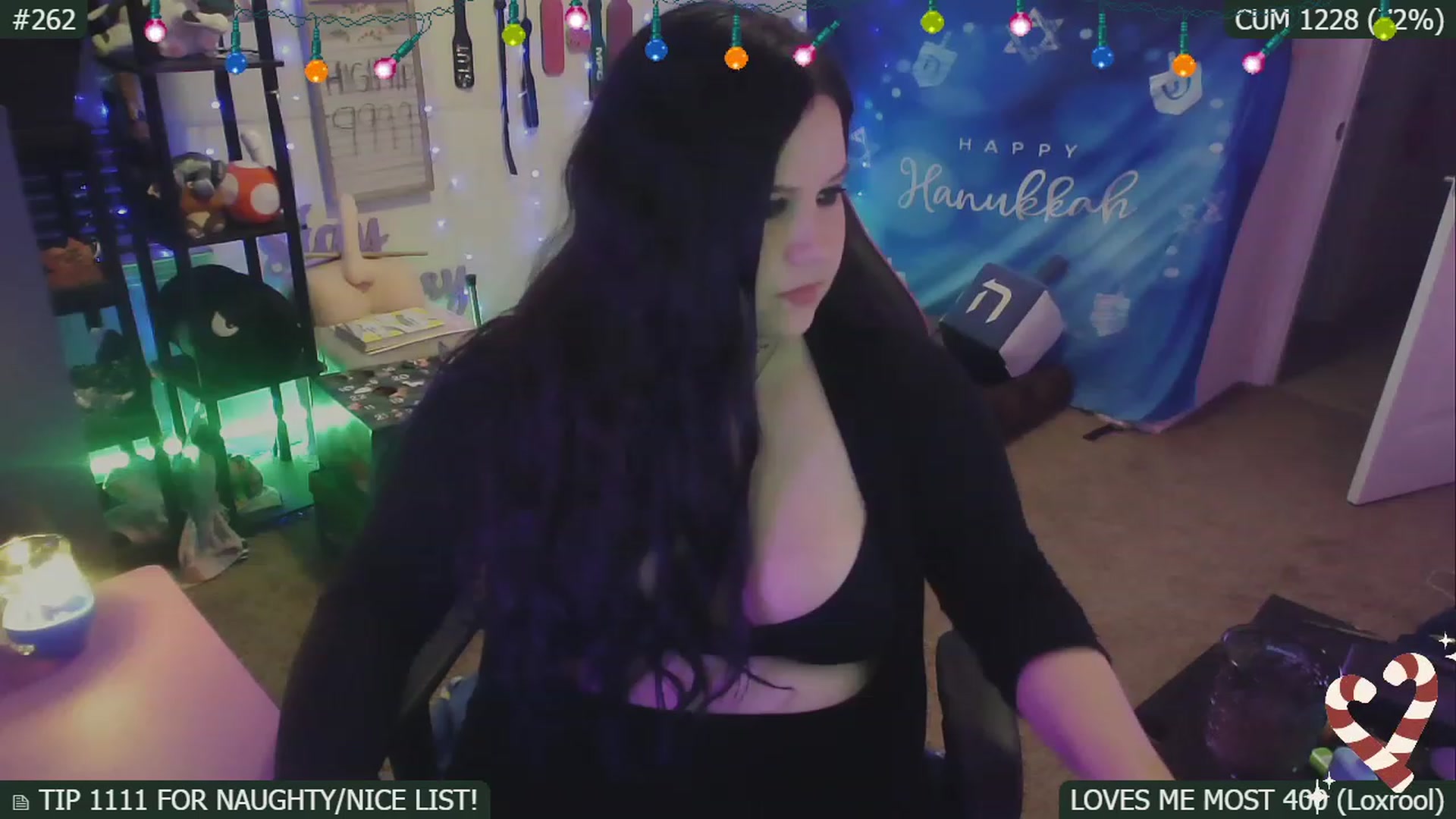 Gallery image thumbnail from HanukkahHoe's myfreecams stream on, 12/24/2022, 04:43 image 16 of 20