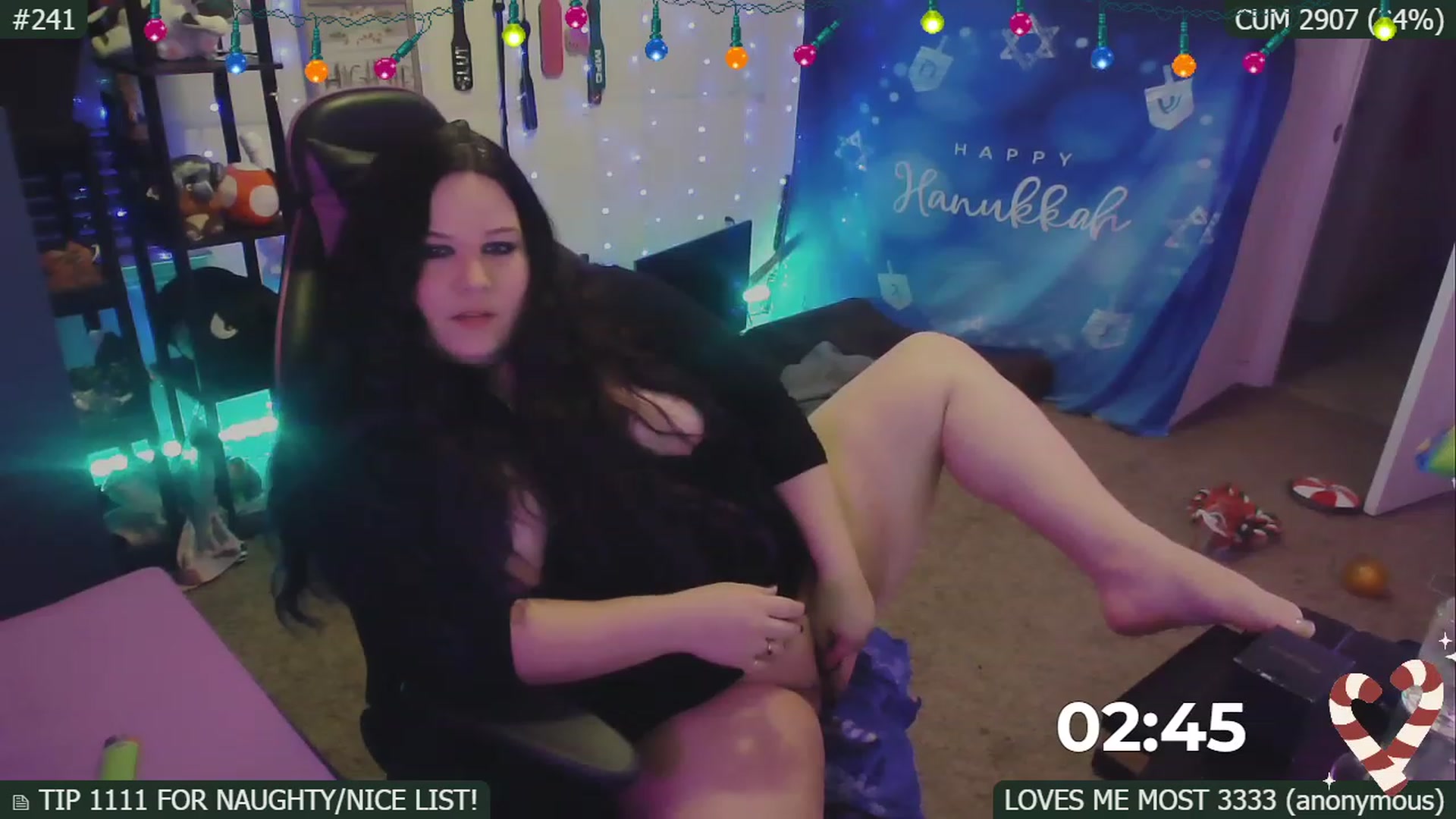 Gallery image thumbnail from HanukkahHoe's myfreecams stream on, 12/25/2022, 05:51 image 12 of 20