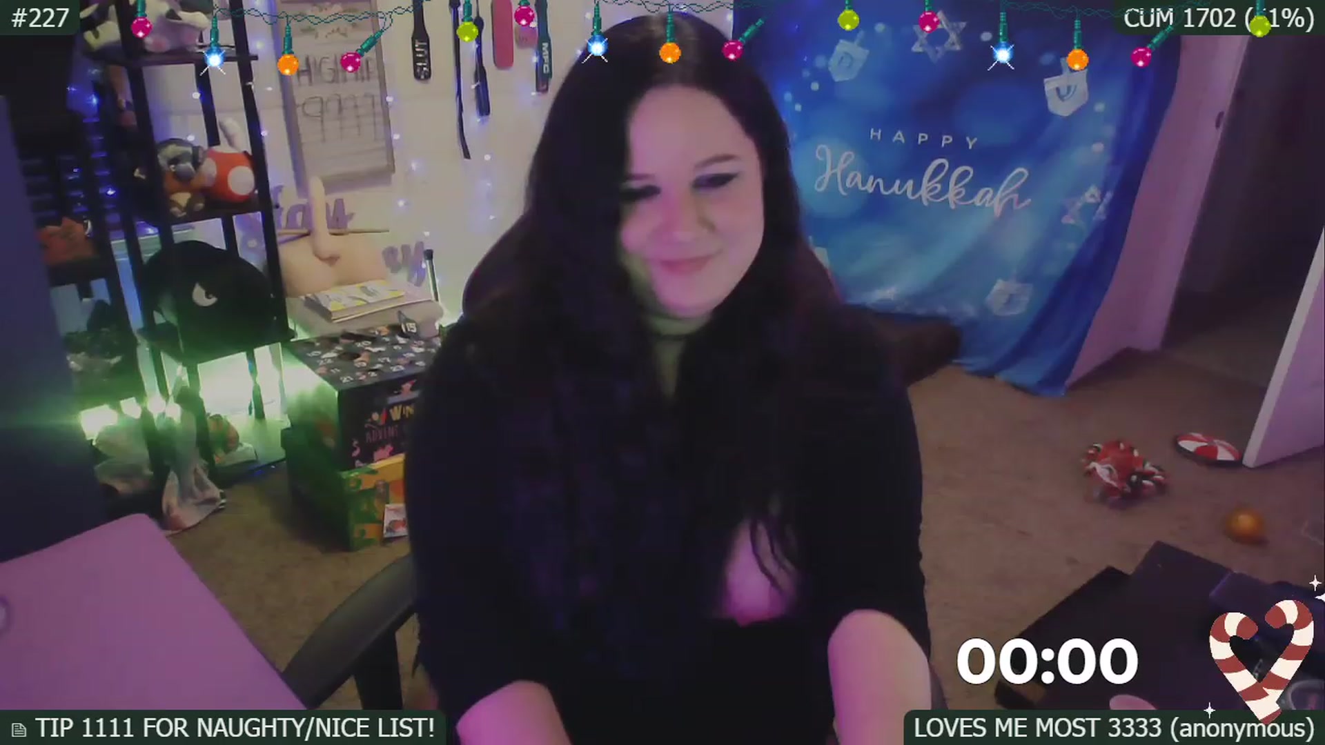 Gallery image thumbnail from HanukkahHoe's myfreecams stream on, 12/25/2022, 05:51 image 17 of 20