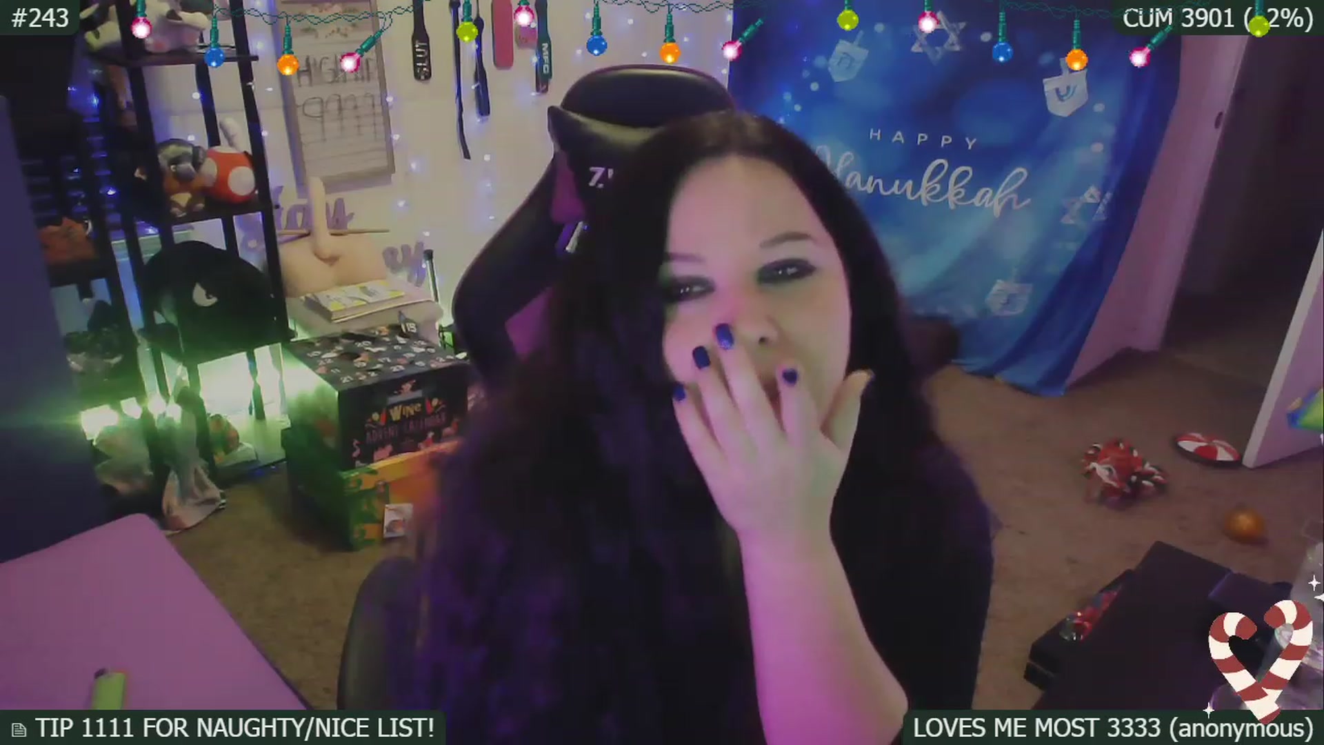Gallery image thumbnail from HanukkahHoe's myfreecams stream on, 12/25/2022, 05:51 image 10 of 20