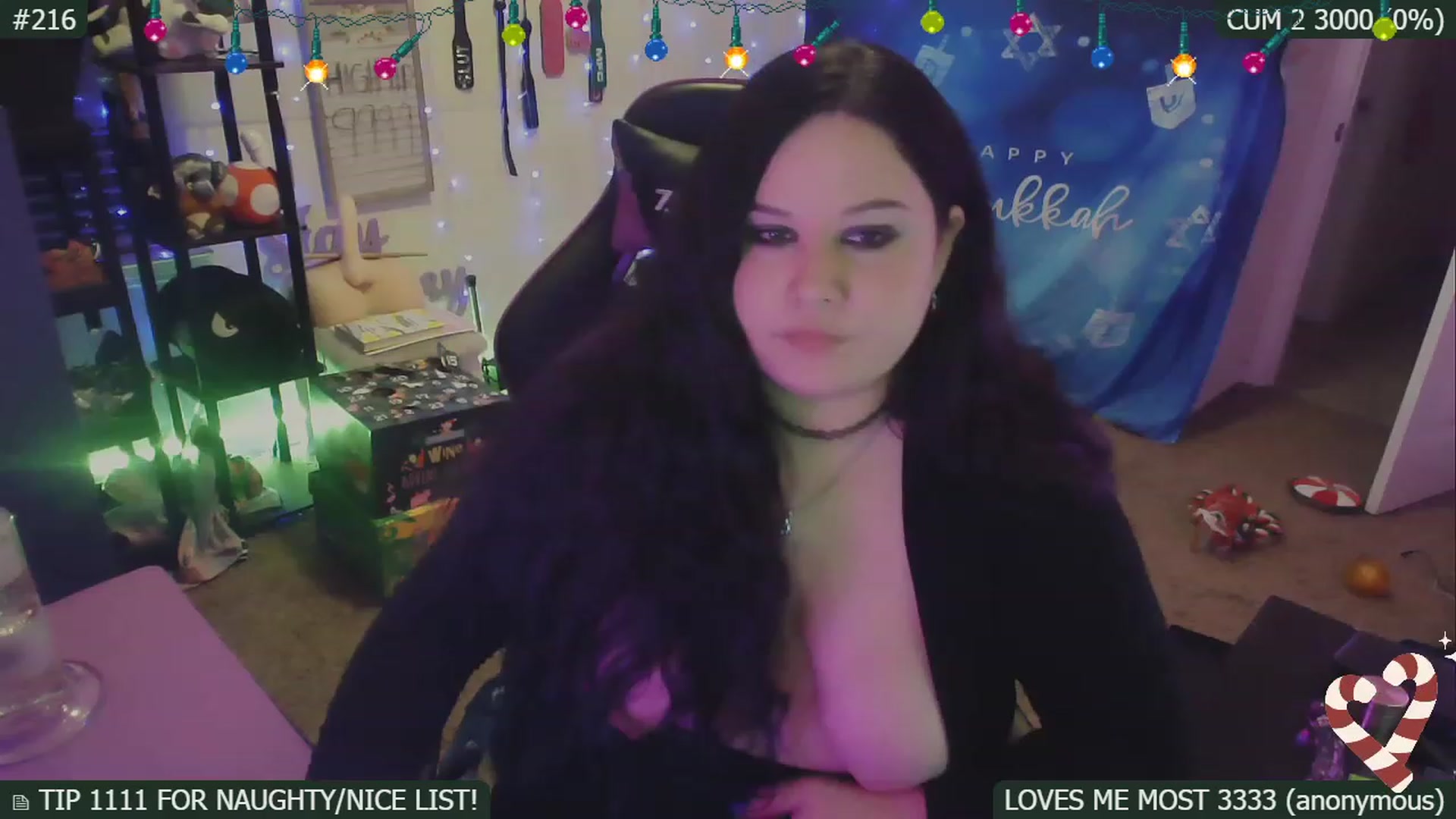 Gallery image thumbnail from HanukkahHoe's myfreecams stream on, 12/25/2022, 06:29 image 10 of 20
