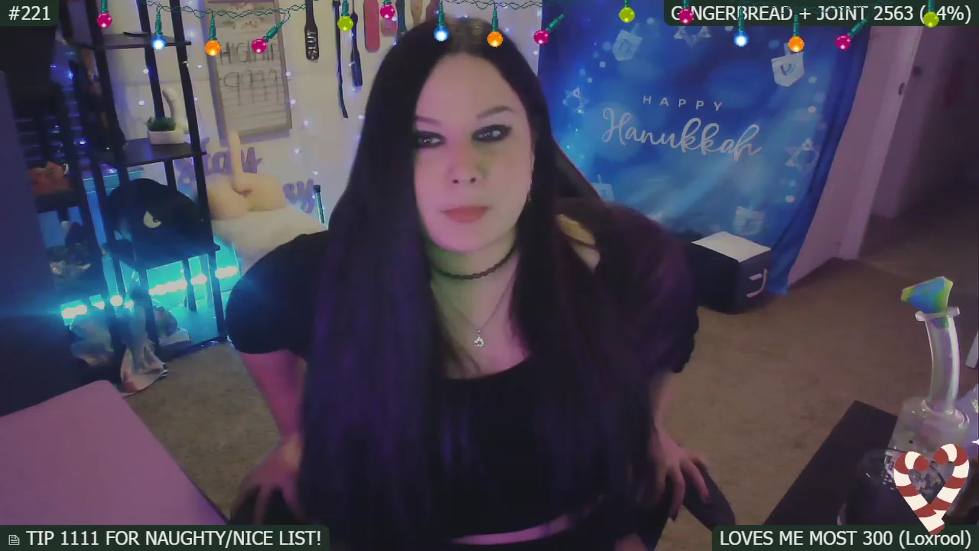 Gallery image thumbnail from HanukkahHoe's myfreecams stream on, 12/26/2022, 08:34 image 2 of 20
