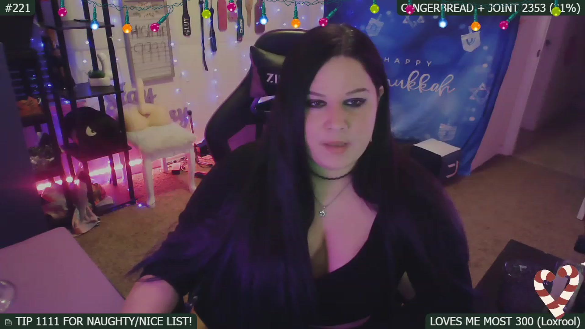 Gallery image thumbnail from HanukkahHoe's myfreecams stream on, 12/26/2022, 08:34 image 6 of 20