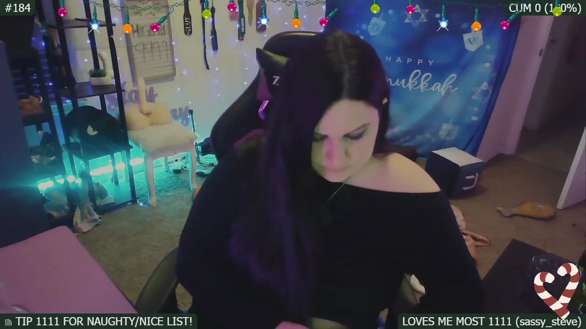 Gallery image thumbnail from HanukkahHoe's myfreecams stream on, 12/26/2022, 09:18 image 17 of 20