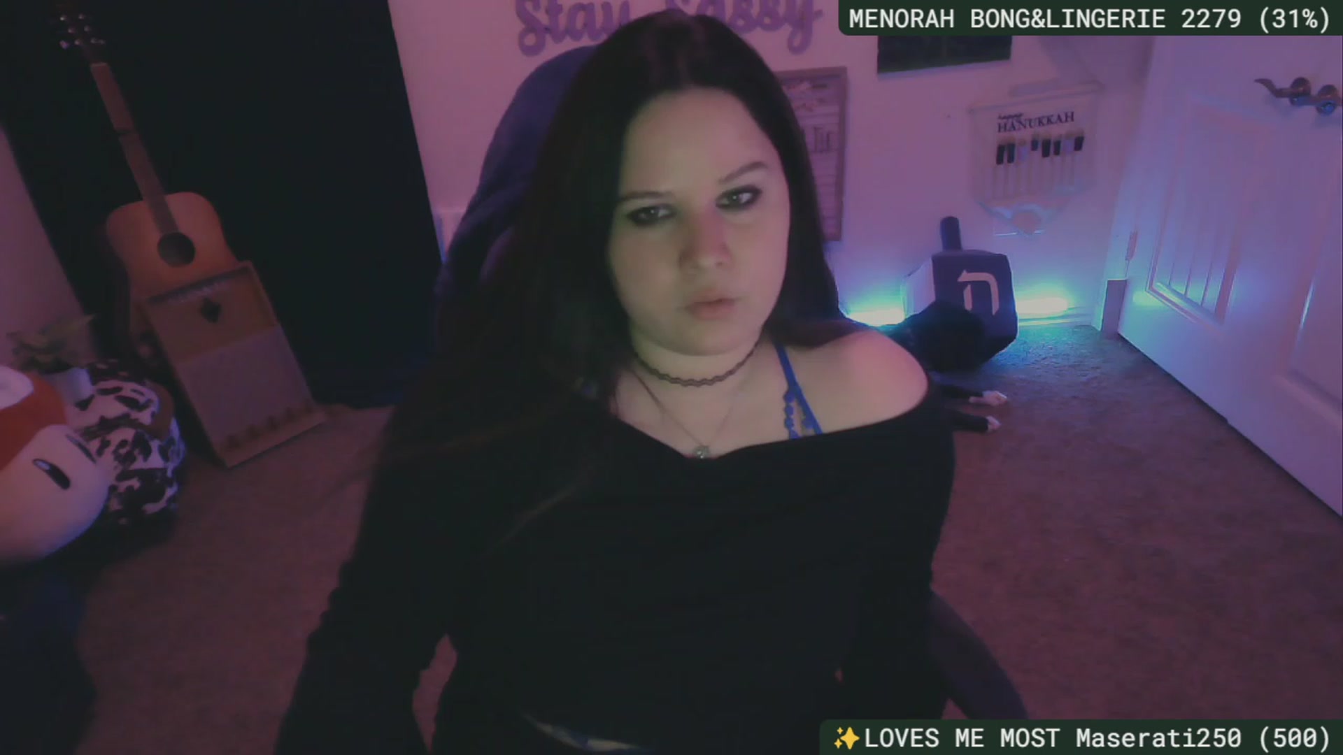 Gallery image thumbnail from HanukkahHoe's myfreecams stream on, 12/14/2023, 04:36 image 18 of 20