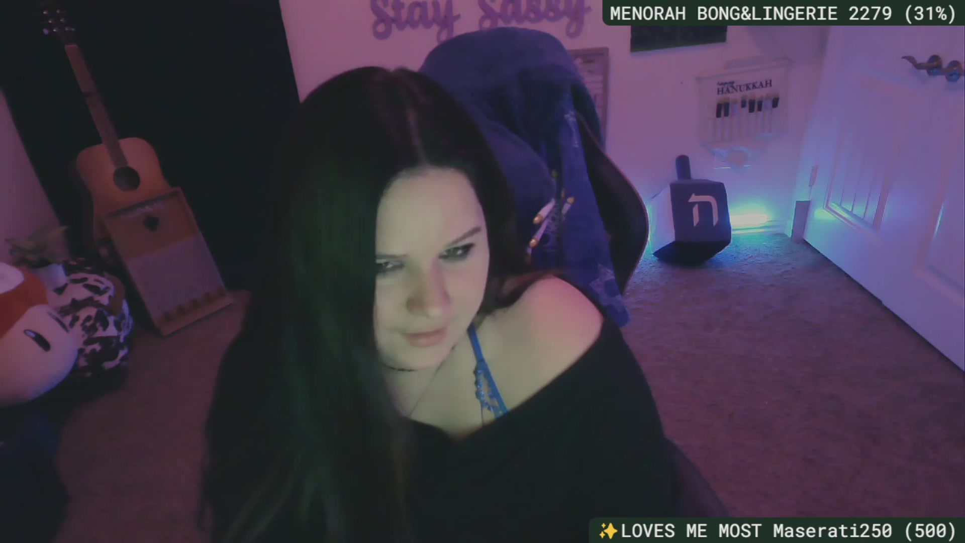 Gallery image thumbnail from HanukkahHoe's myfreecams stream on, 12/14/2023, 04:36 image 9 of 20