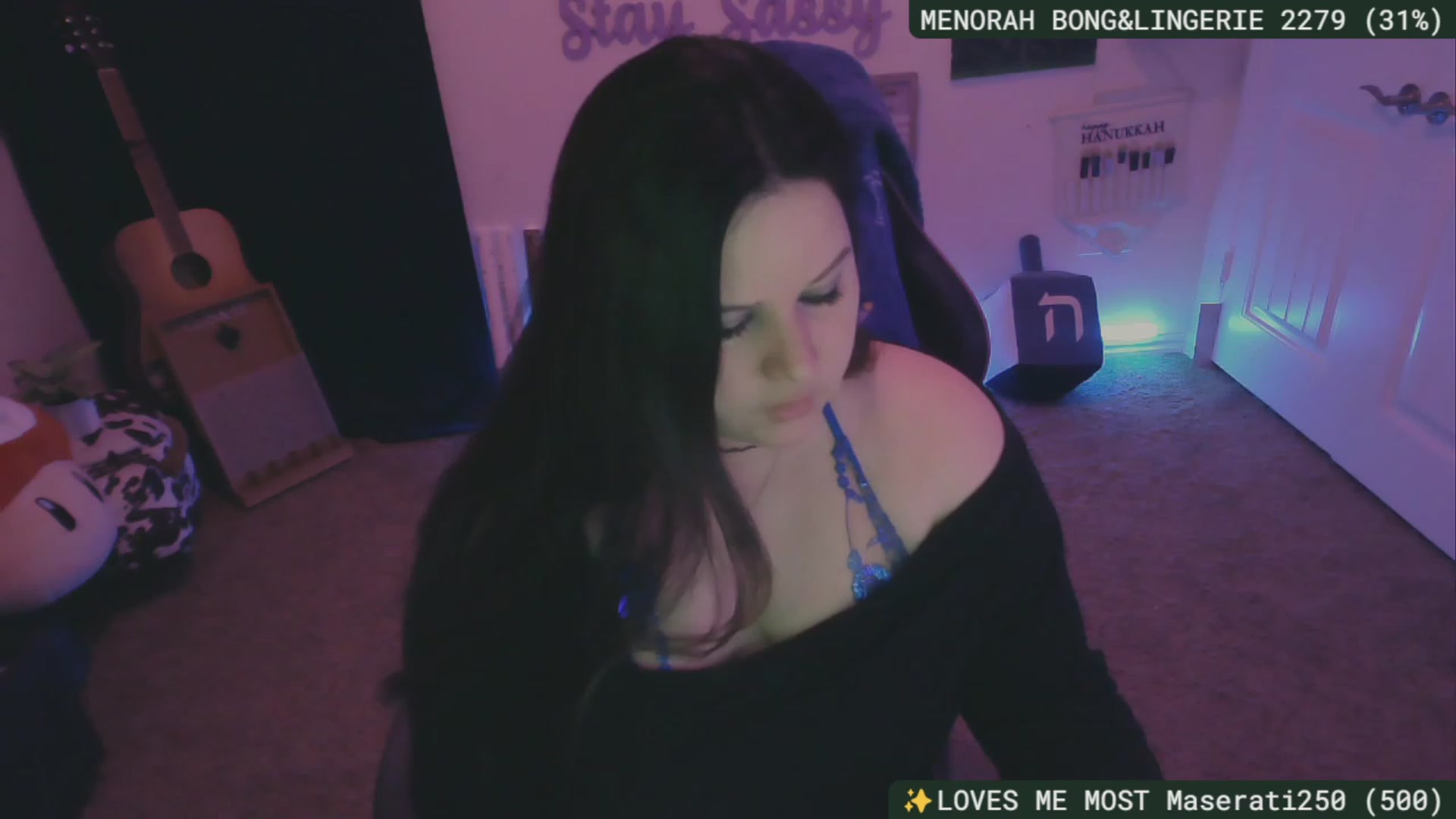 Gallery image thumbnail from HanukkahHoe's myfreecams stream on, 12/14/2023, 04:36 image 14 of 20