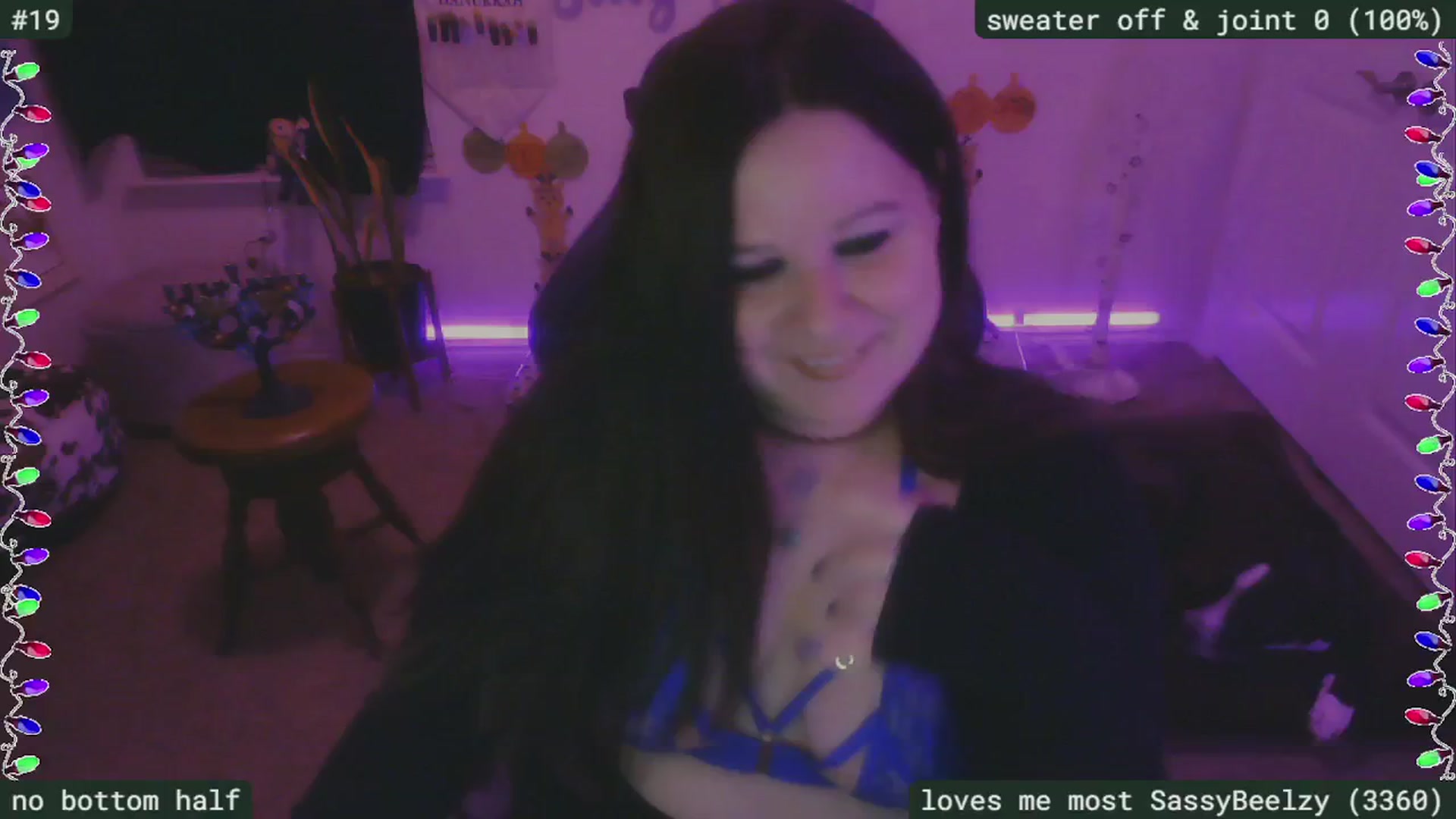 Gallery image thumbnail from HanukkahHoe's myfreecams stream on, 12/26/2024, 05:38 image 17 of 20