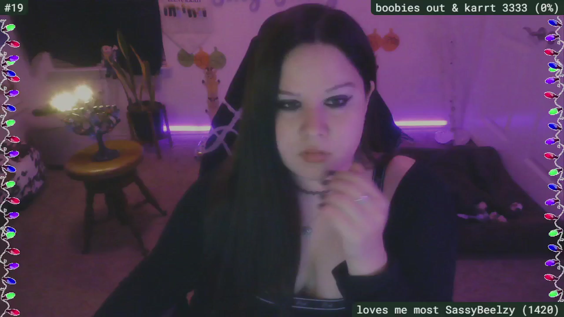 Gallery image thumbnail from HanukkahHoe's myfreecams stream on, 12/27/2024, 07:22 image 6 of 20
