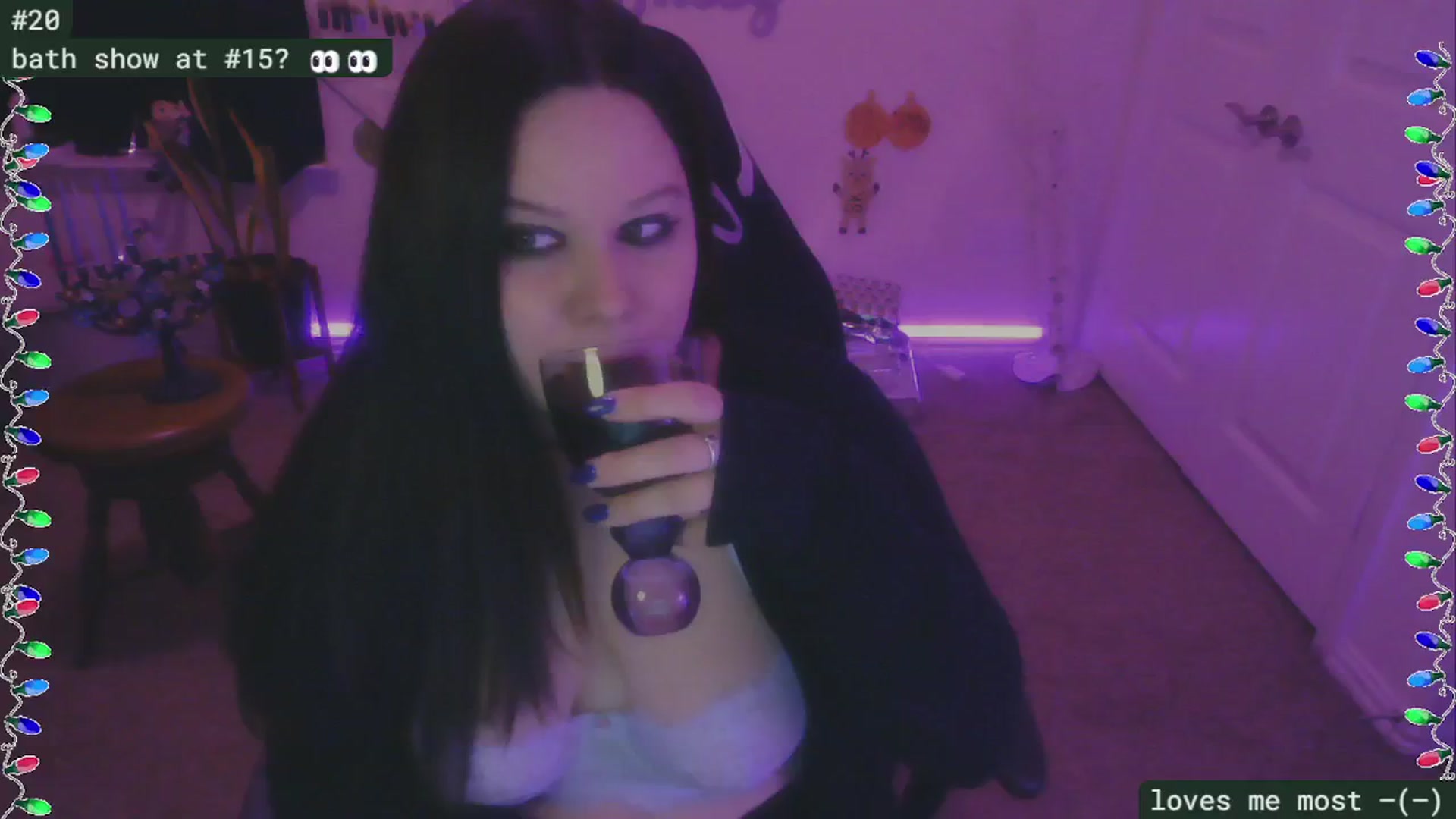 Gallery image thumbnail from HanukkahHoe's myfreecams stream on, 12/29/2024, 04:48 image 2 of 20