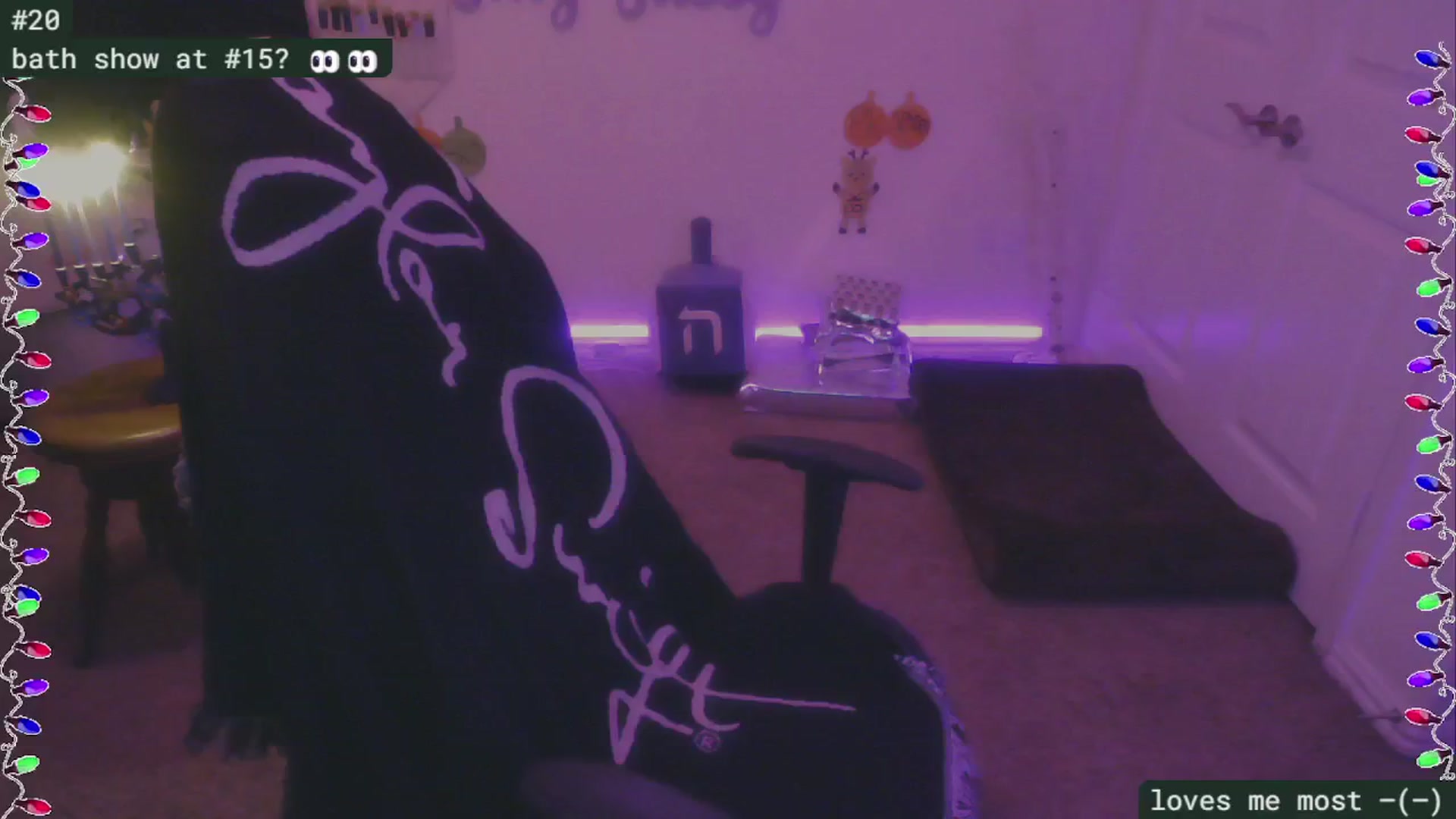Gallery image thumbnail from HanukkahHoe's myfreecams stream on, 12/29/2024, 04:48 image 3 of 20