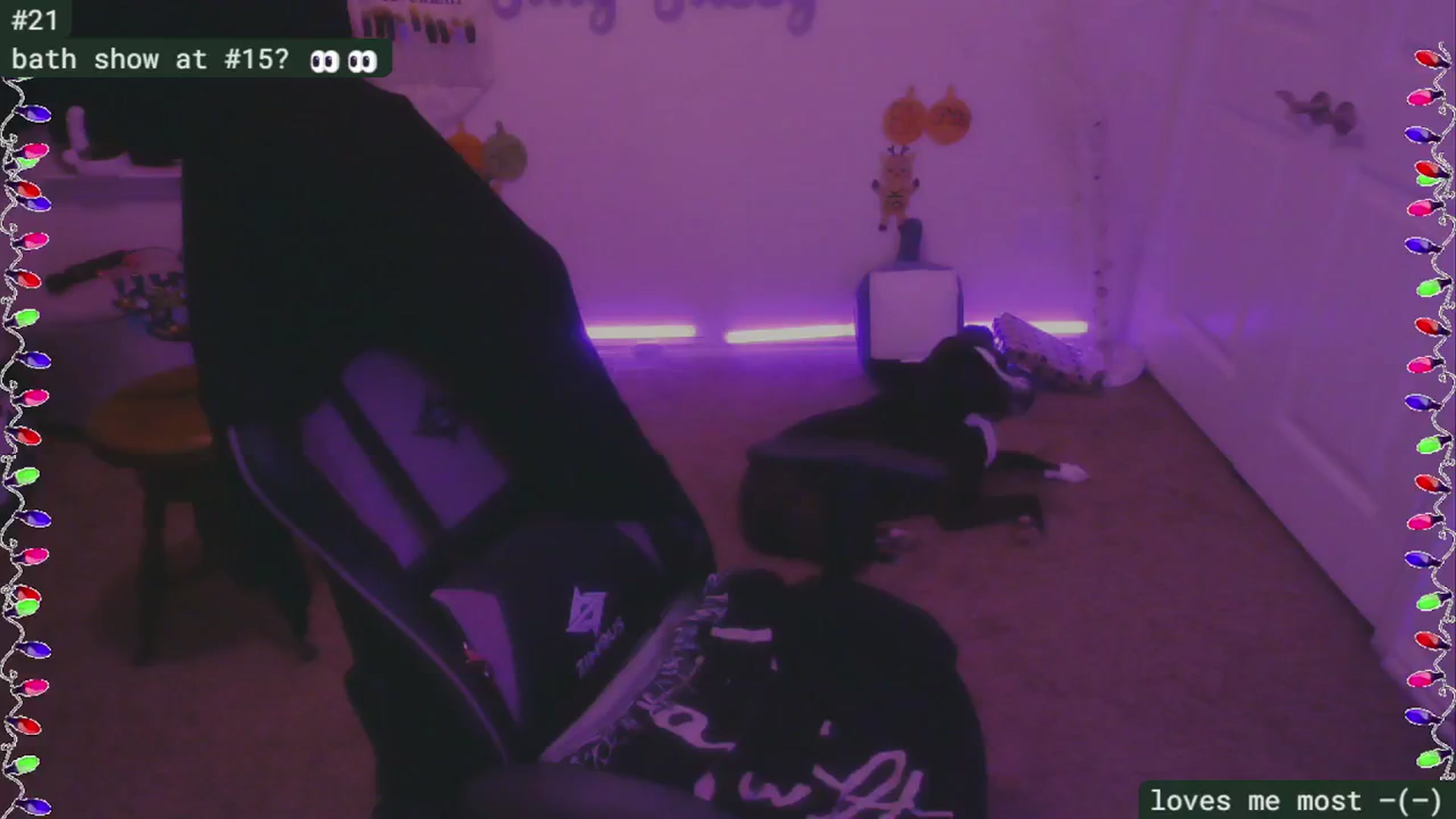Gallery image thumbnail from HanukkahHoe's myfreecams stream on, 12/31/2024, 02:51 image 14 of 20