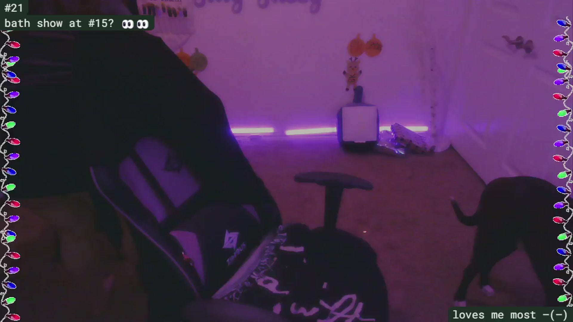Gallery image thumbnail from HanukkahHoe's myfreecams stream on, 12/31/2024, 02:51 image 15 of 20