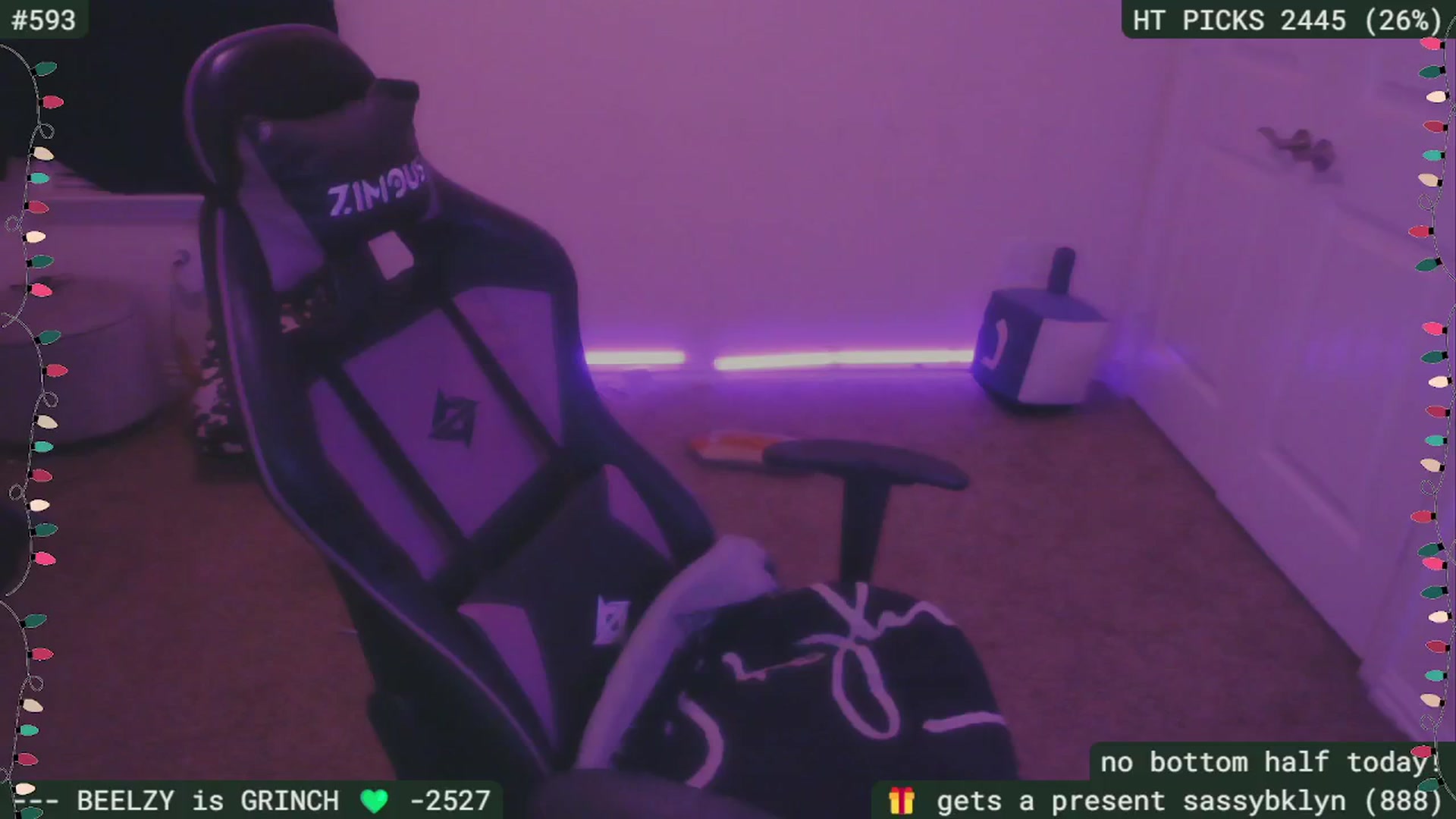 Gallery image thumbnail from HanukkahHoe's myfreecams stream on, 12/10/2025, 02:01 image 15 of 20