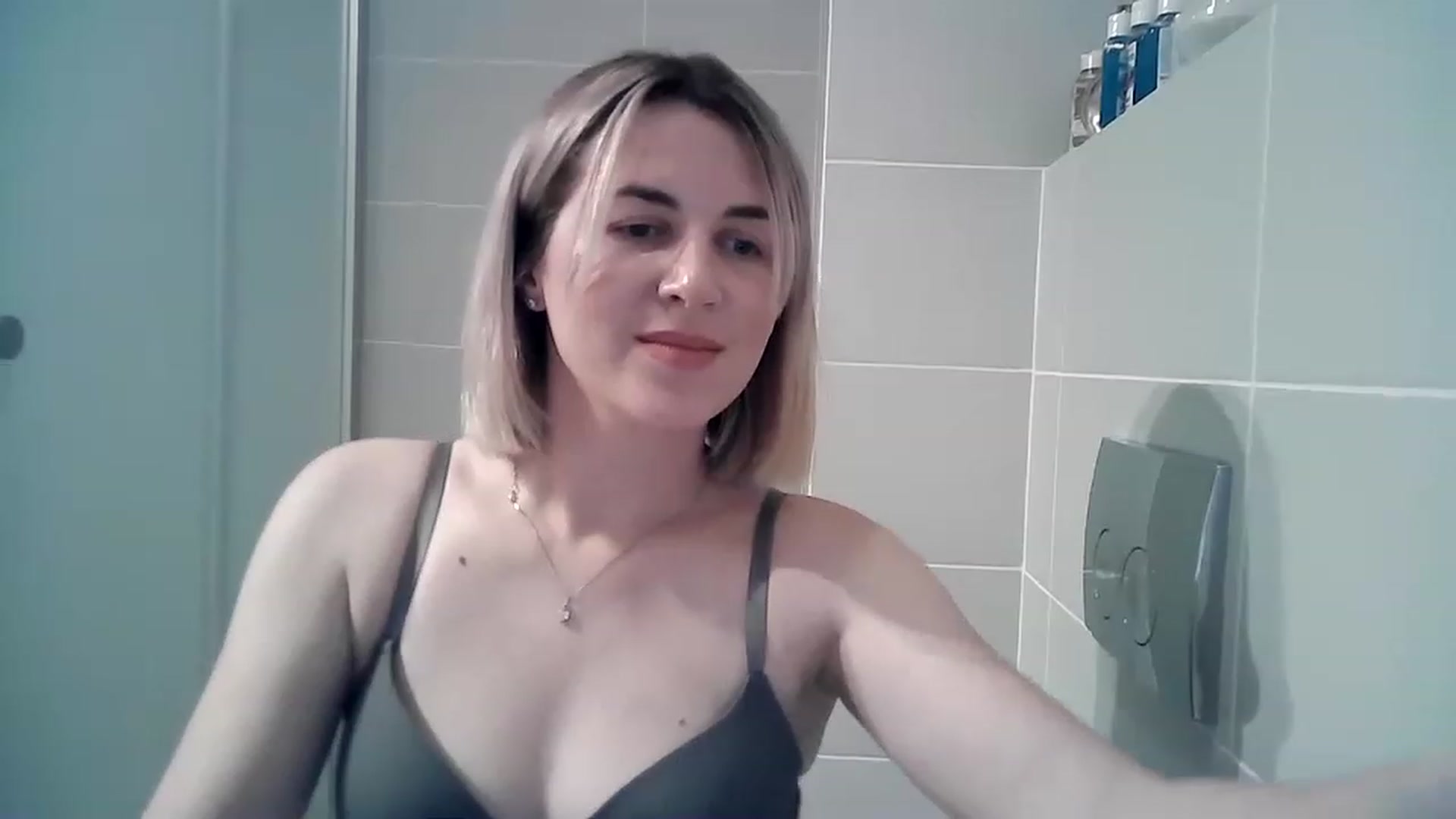 Gallery image thumbnail from HappyWoman999's myfreecams stream on, 12/09/2022, 16:27 image 2 of 20