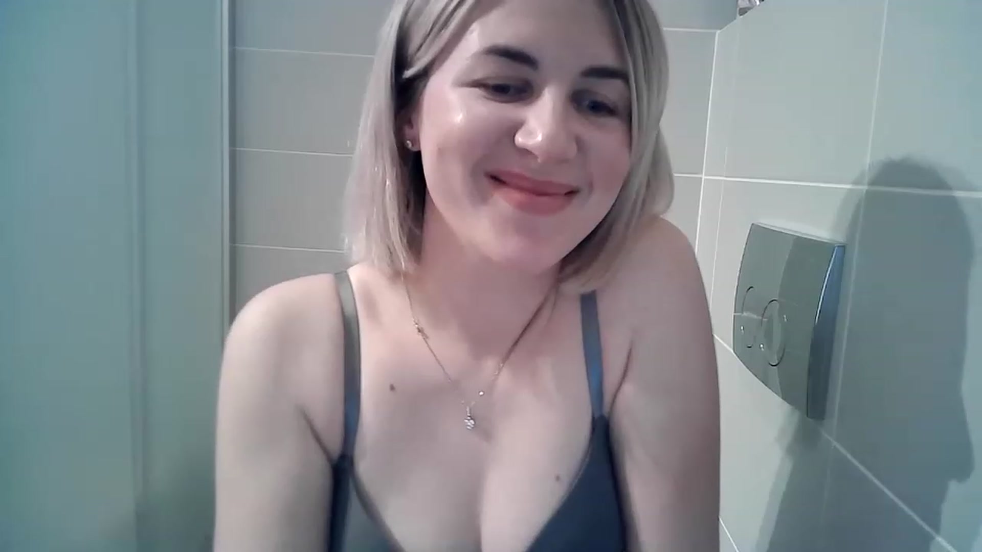 Gallery image thumbnail from HappyWoman999's myfreecams stream on, 12/09/2022, 16:27 image 4 of 20