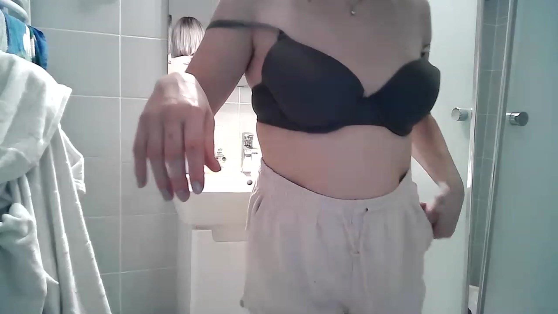 Gallery image thumbnail from HappyWoman999's myfreecams stream on, 12/09/2022, 17:09 image 9 of 20