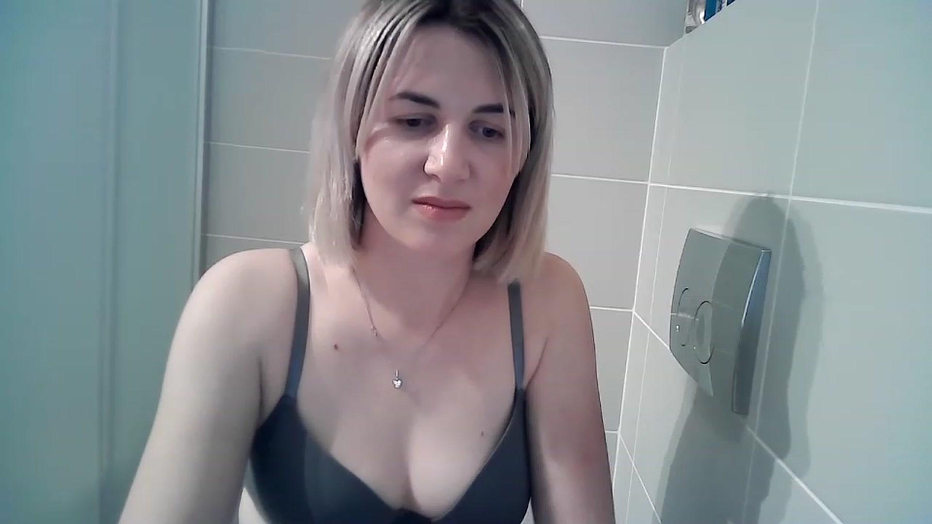 Gallery image thumbnail from HappyWoman999's myfreecams stream on, 12/09/2022, 17:09 image 15 of 20
