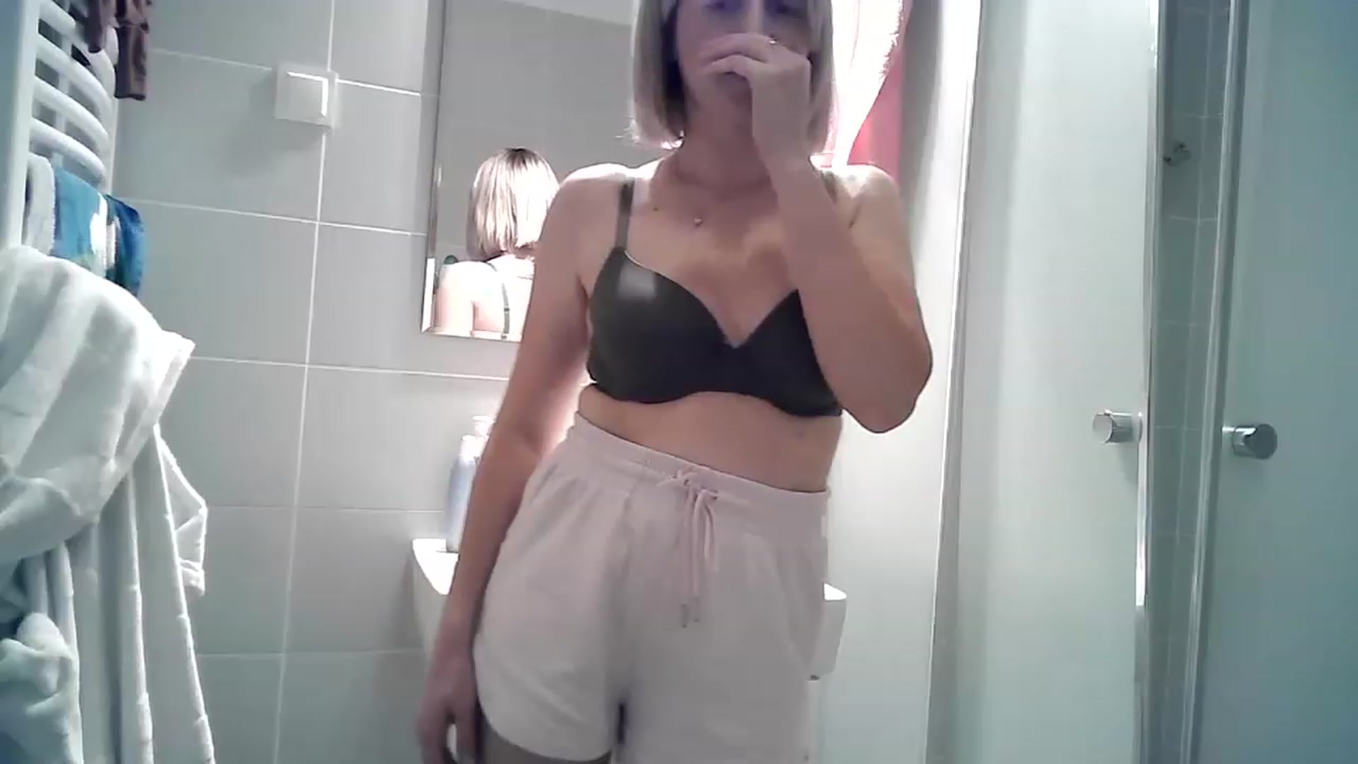 Gallery image thumbnail from HappyWoman999's myfreecams stream on, 12/09/2022, 17:09 image 11 of 20