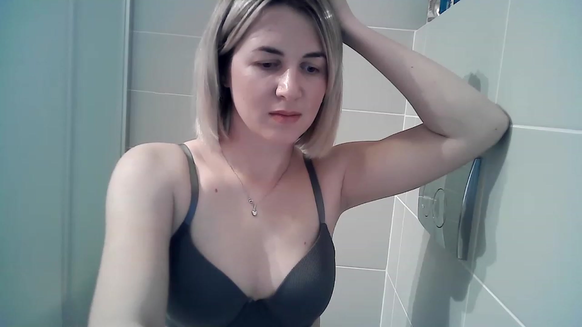 Gallery image thumbnail from HappyWoman999's myfreecams stream on, 12/09/2022, 17:09 image 13 of 20