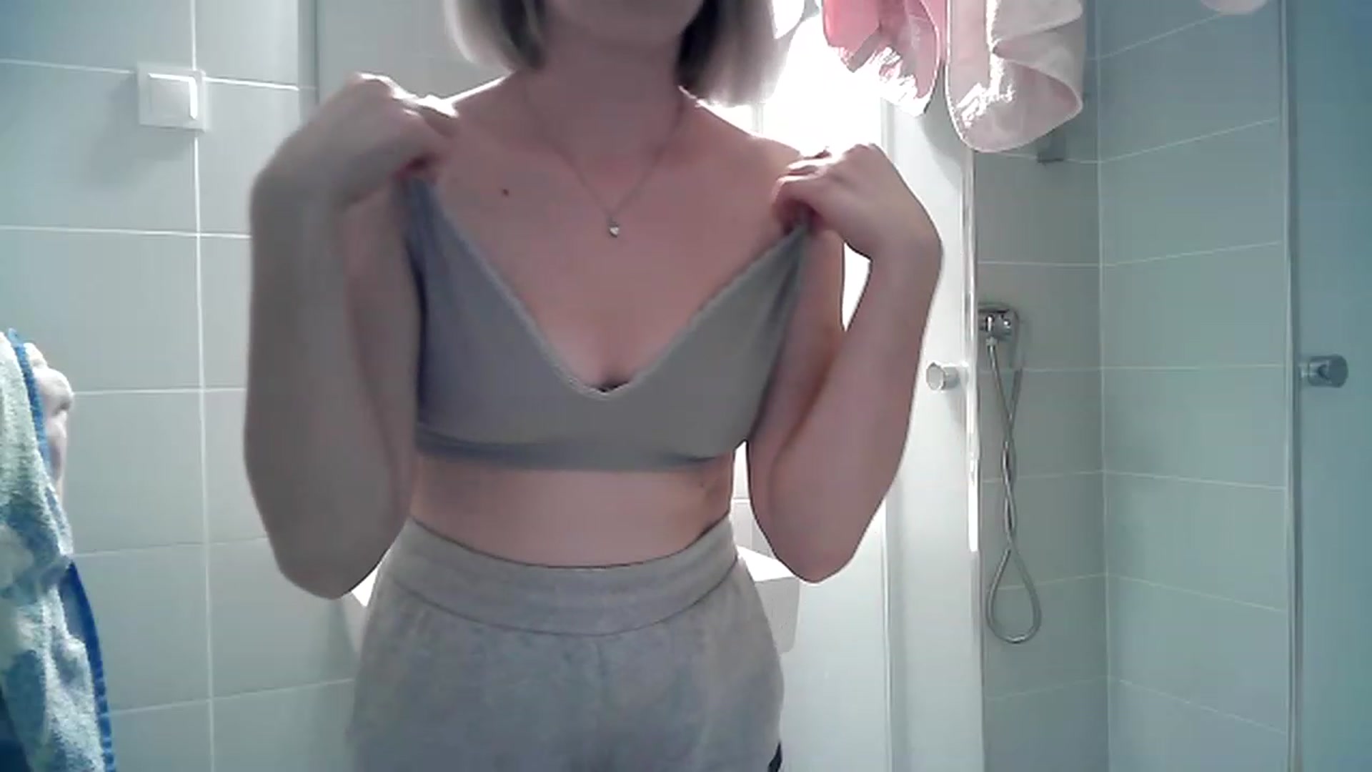 Gallery image thumbnail from HappyWoman999's myfreecams stream on, 12/10/2022, 17:46 image 9 of 20