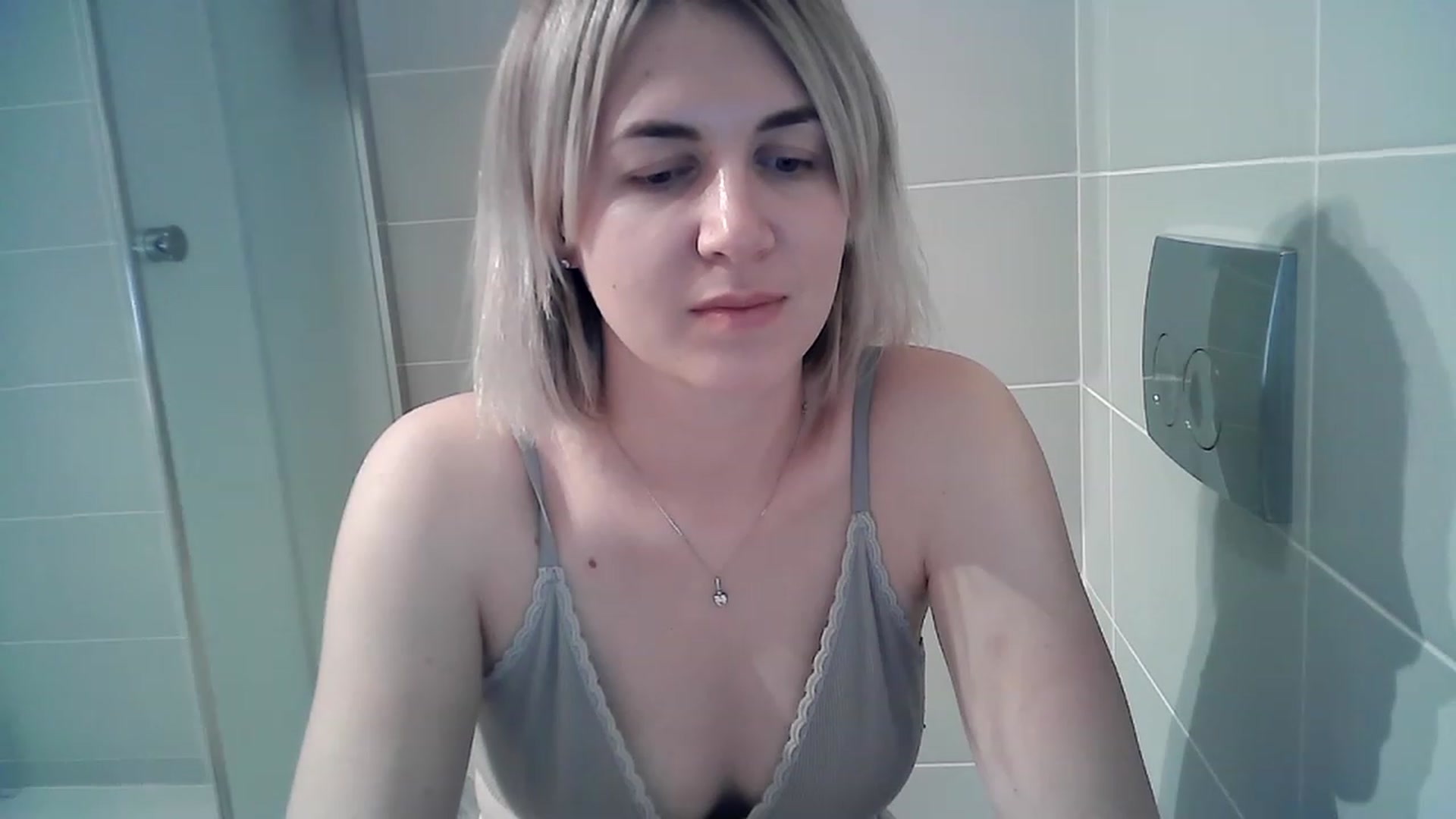 Gallery image thumbnail from HappyWoman999's myfreecams stream on, 12/10/2022, 17:46 image 2 of 20