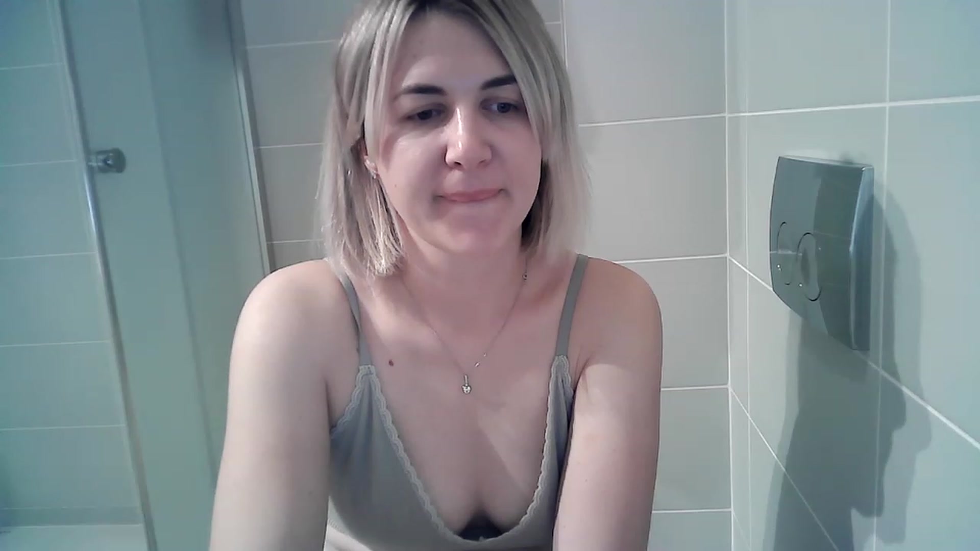 Gallery image thumbnail from HappyWoman999's myfreecams stream on, 12/10/2022, 17:46 image 3 of 20