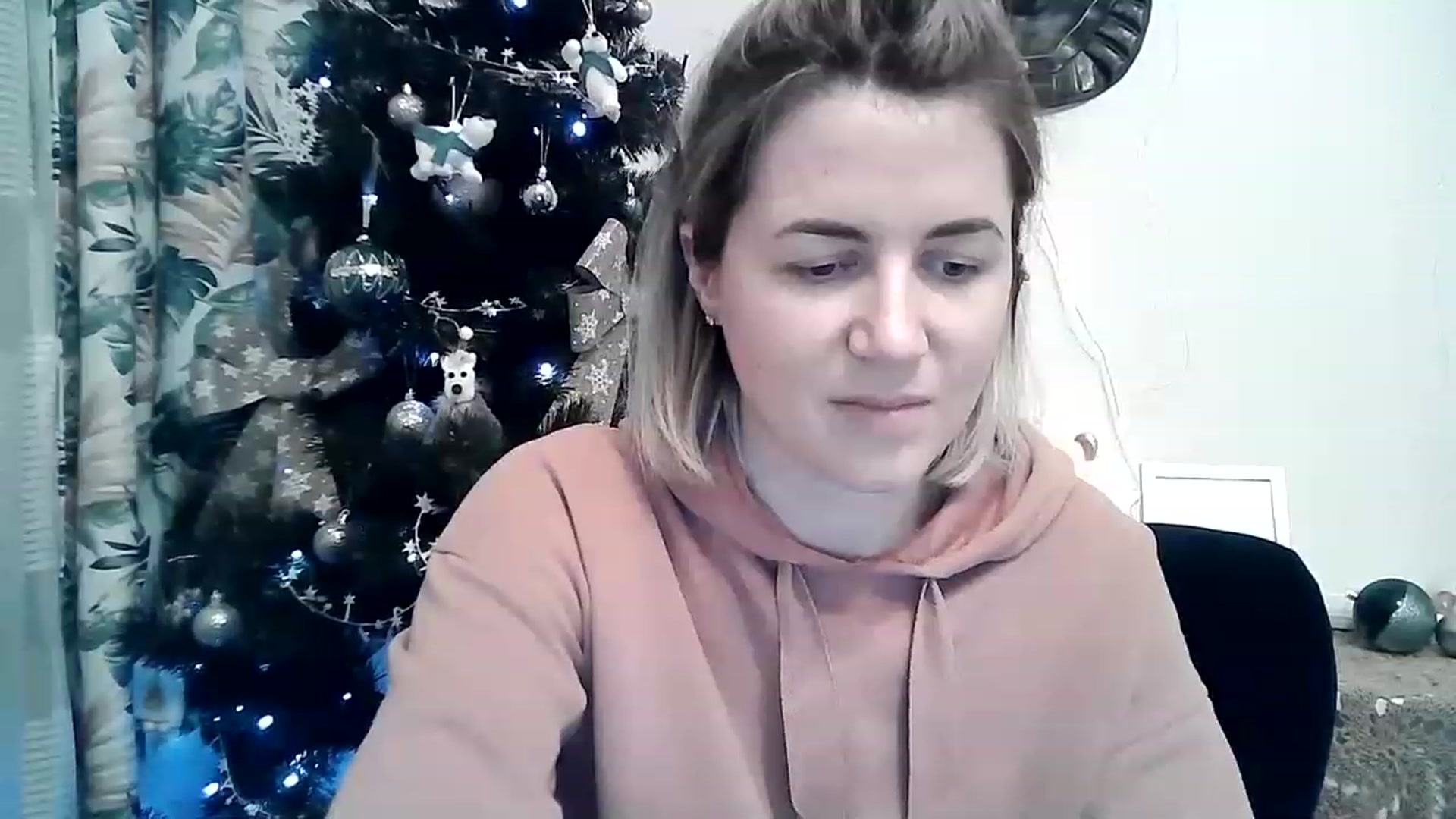 Gallery image thumbnail from HappyWoman999's myfreecams stream on, 12/26/2022, 16:16 image 3 of 20