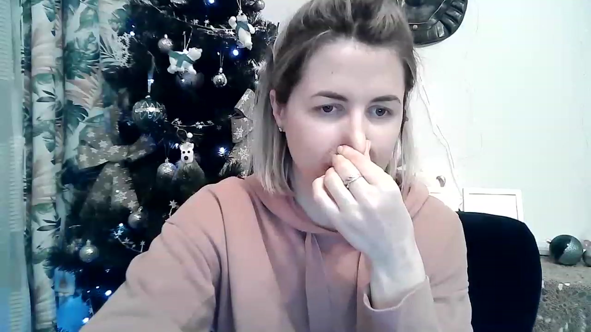 Gallery image thumbnail from HappyWoman999's myfreecams stream on, 12/26/2022, 16:16 image 4 of 20