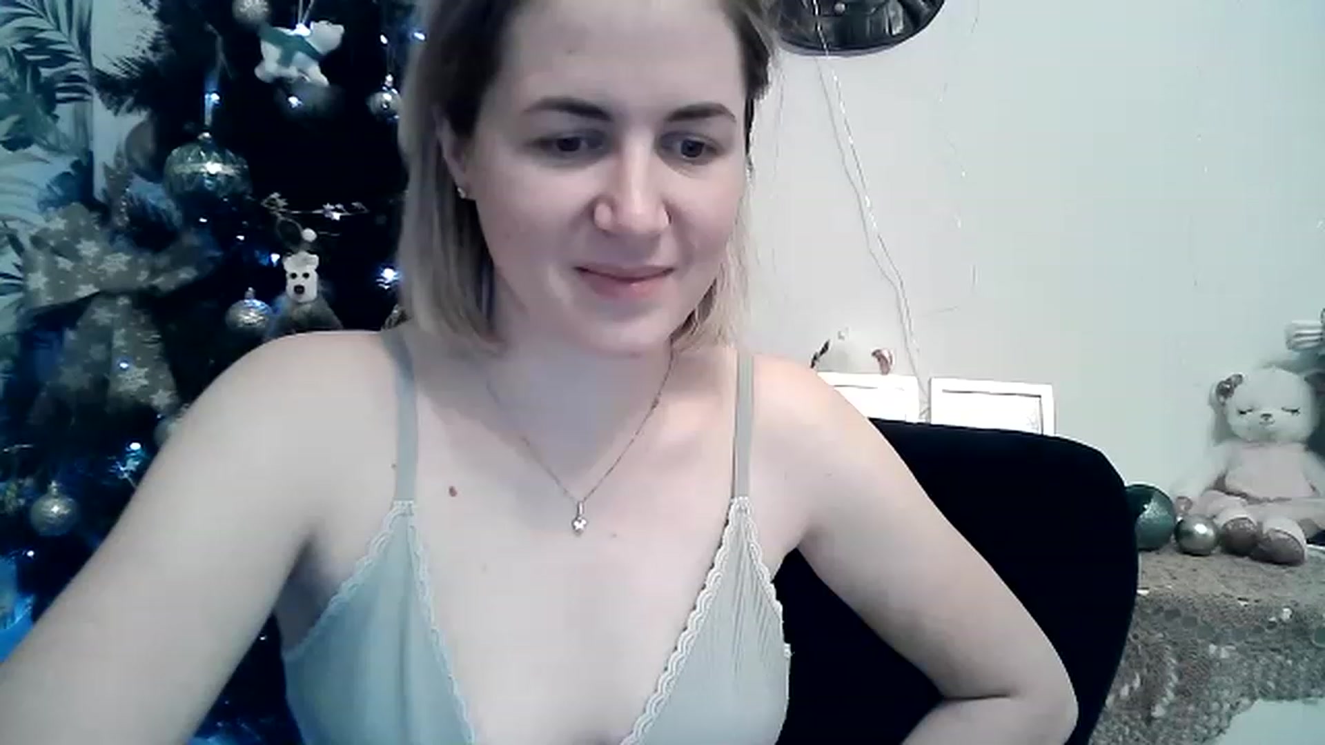 Gallery image thumbnail from HappyWoman999's myfreecams stream on, 12/26/2022, 16:16 image 13 of 20