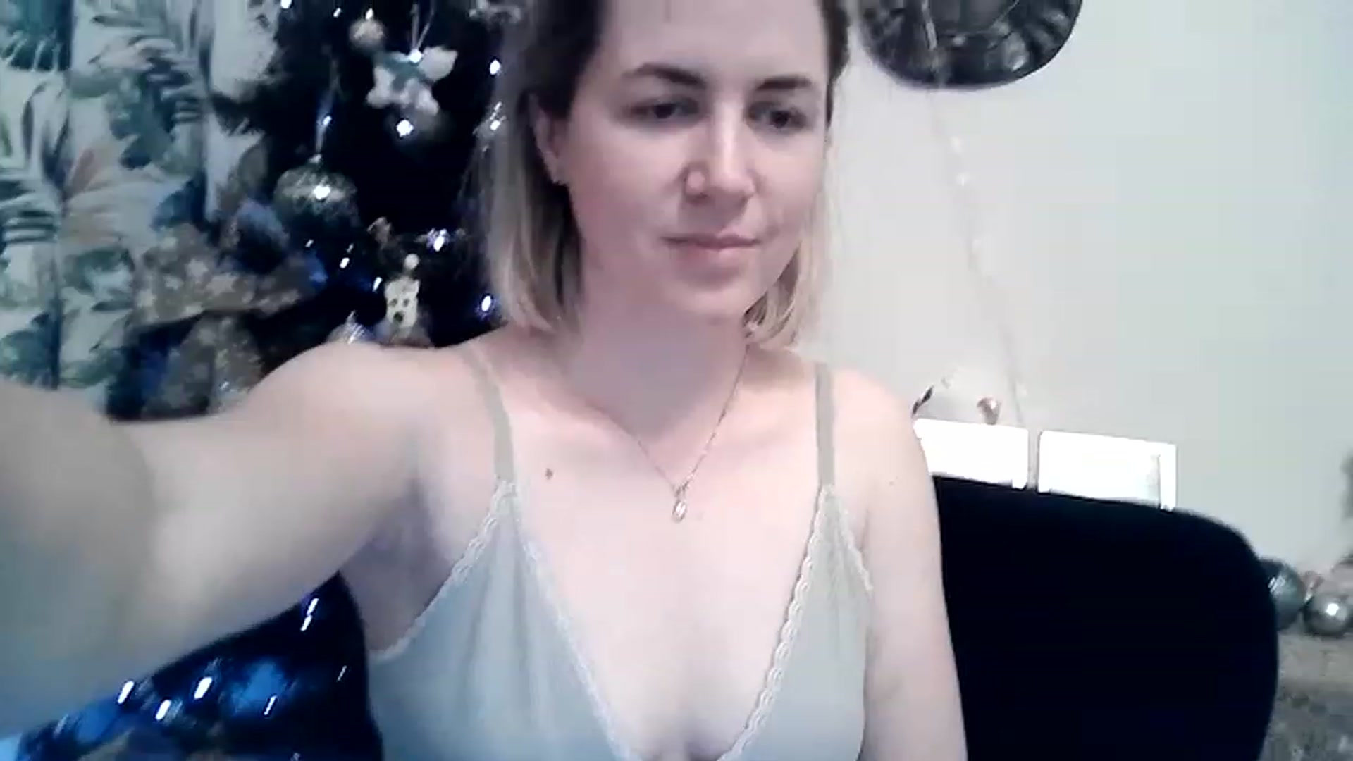 Gallery image thumbnail from HappyWoman999's myfreecams stream on, 12/26/2022, 16:16 image 5 of 20