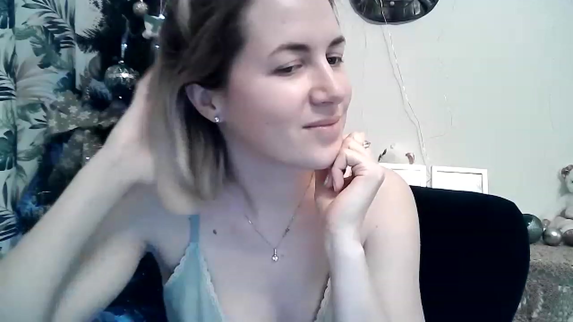 Gallery image thumbnail from HappyWoman999's myfreecams stream on, 12/26/2022, 16:16 image 6 of 20