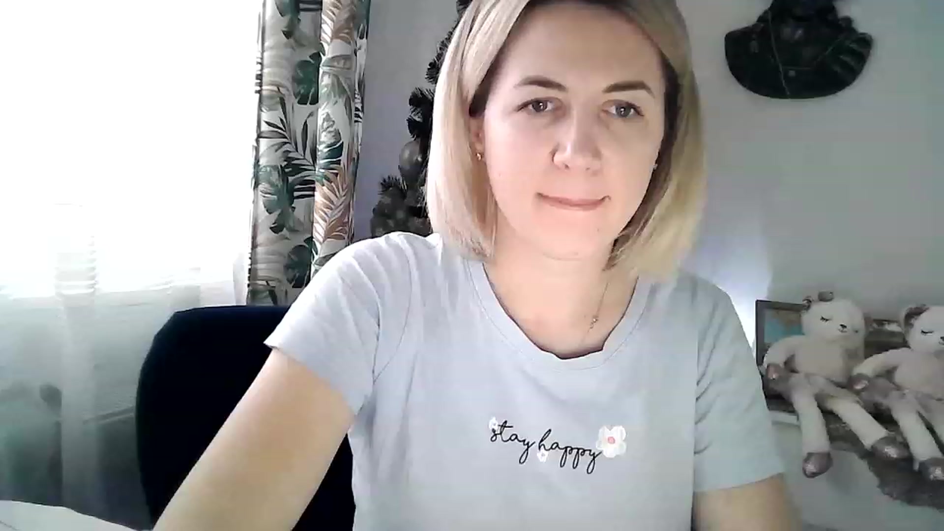 Gallery image thumbnail from HappyWoman999's myfreecams stream on, 01/02/2023, 14:46 image 16 of 20