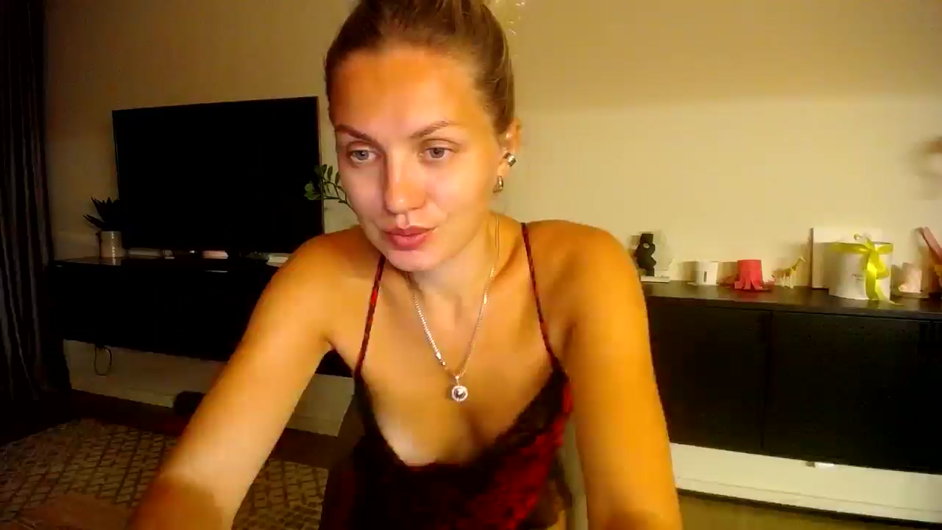 Gallery image thumbnail from Happy_Insight's myfreecams stream on, 08/26/2025, 21:08 image 1 of 20