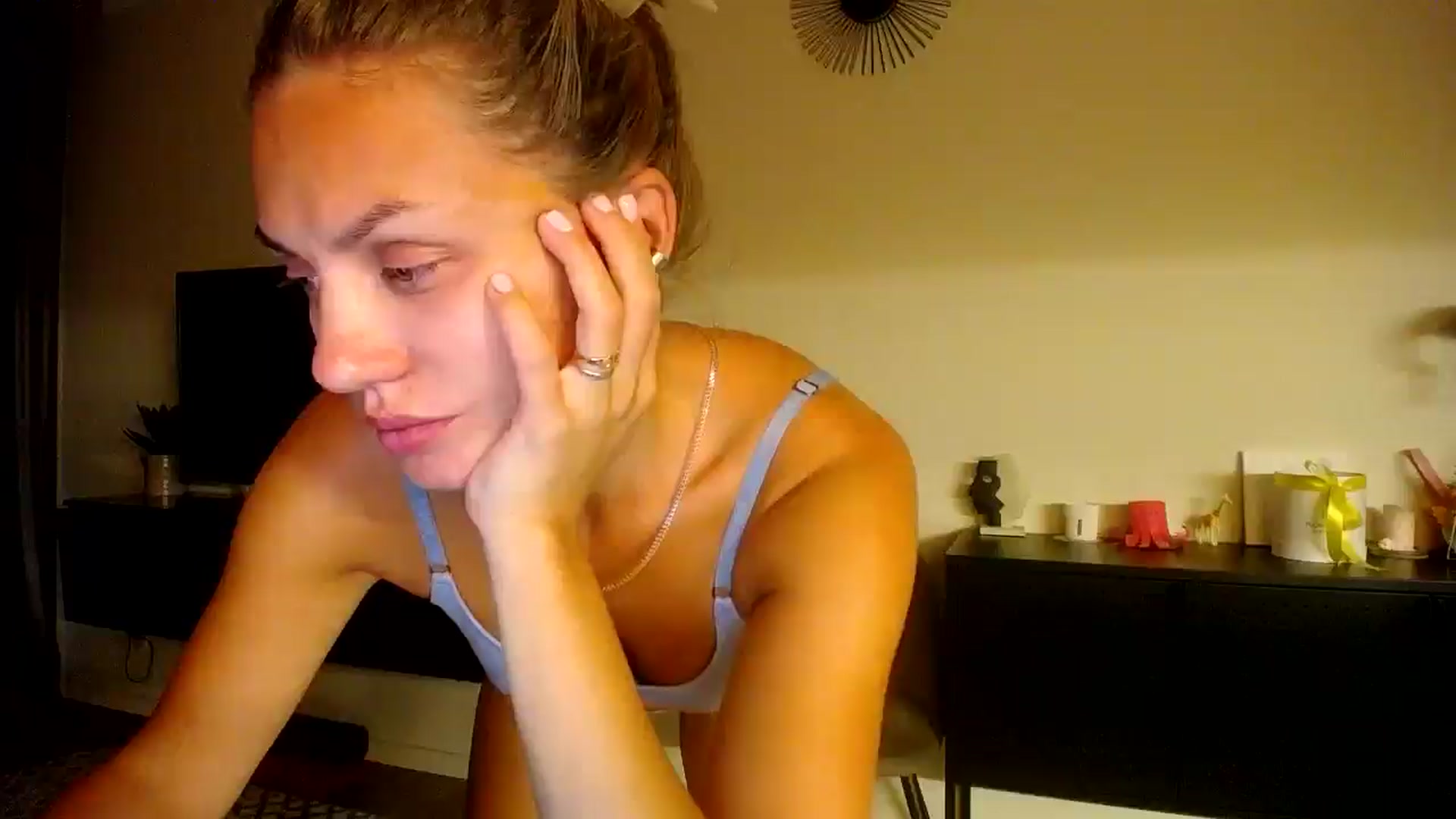 Gallery image thumbnail from Happy_Insight's myfreecams stream on, 08/28/2025, 21:17 image 16 of 20