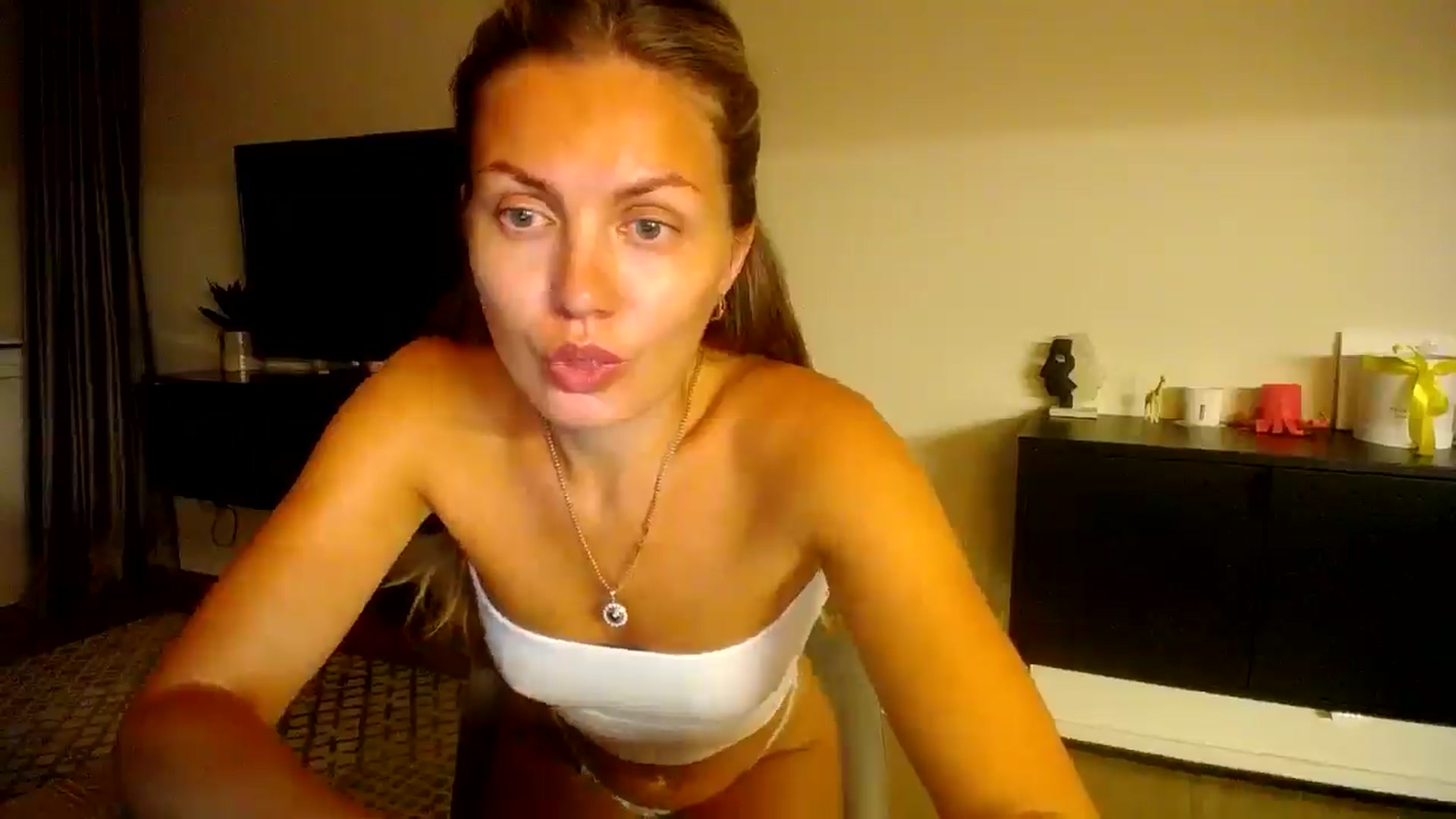 Gallery image thumbnail from Happy_Insight's myfreecams stream on, 08/31/2025, 22:36 image 3 of 20