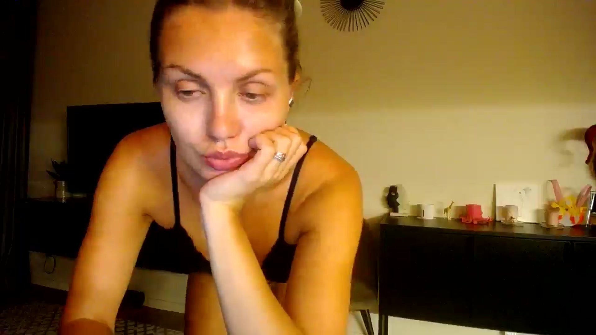 Gallery image thumbnail from Happy_Insight's myfreecams stream on, 09/13/2025, 22:05 image 15 of 20