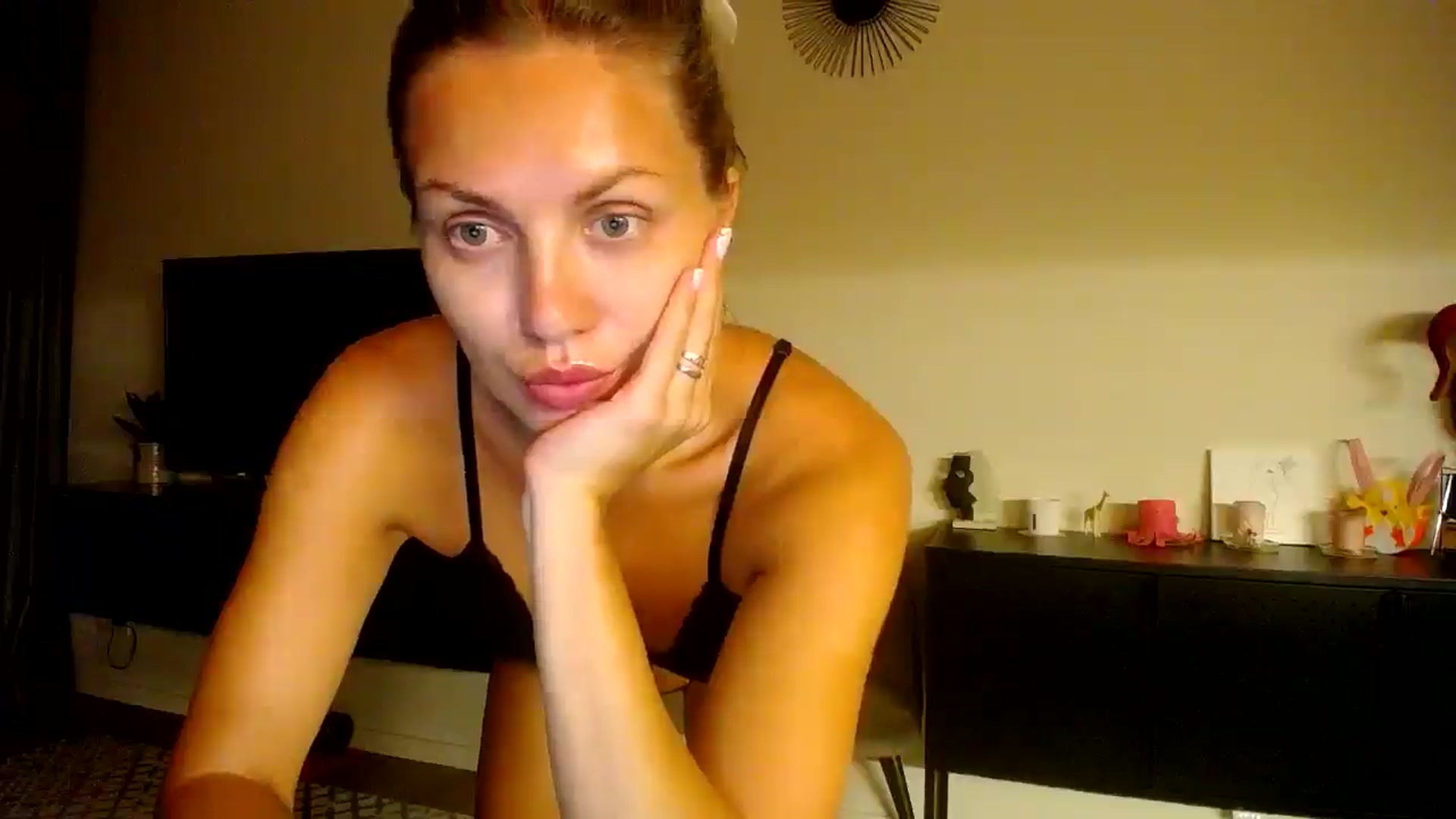 Gallery image thumbnail from Happy_Insight's myfreecams stream on, 09/13/2025, 22:05 image 13 of 20